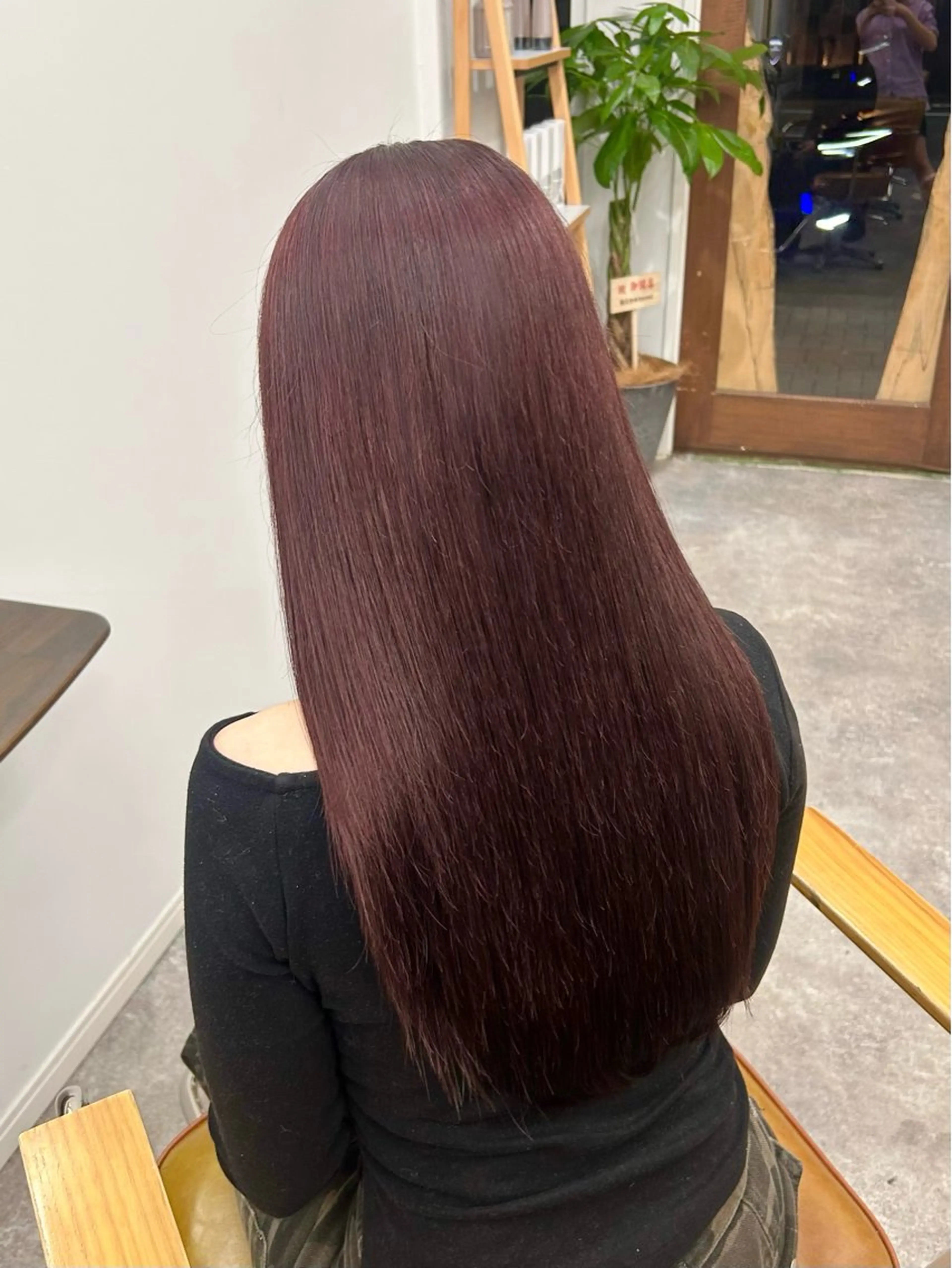 ロング カラー ブリーチ ボルドーカラー ブリーチなしカラー ヘアカラー 金澤 希空のヘアスタイル