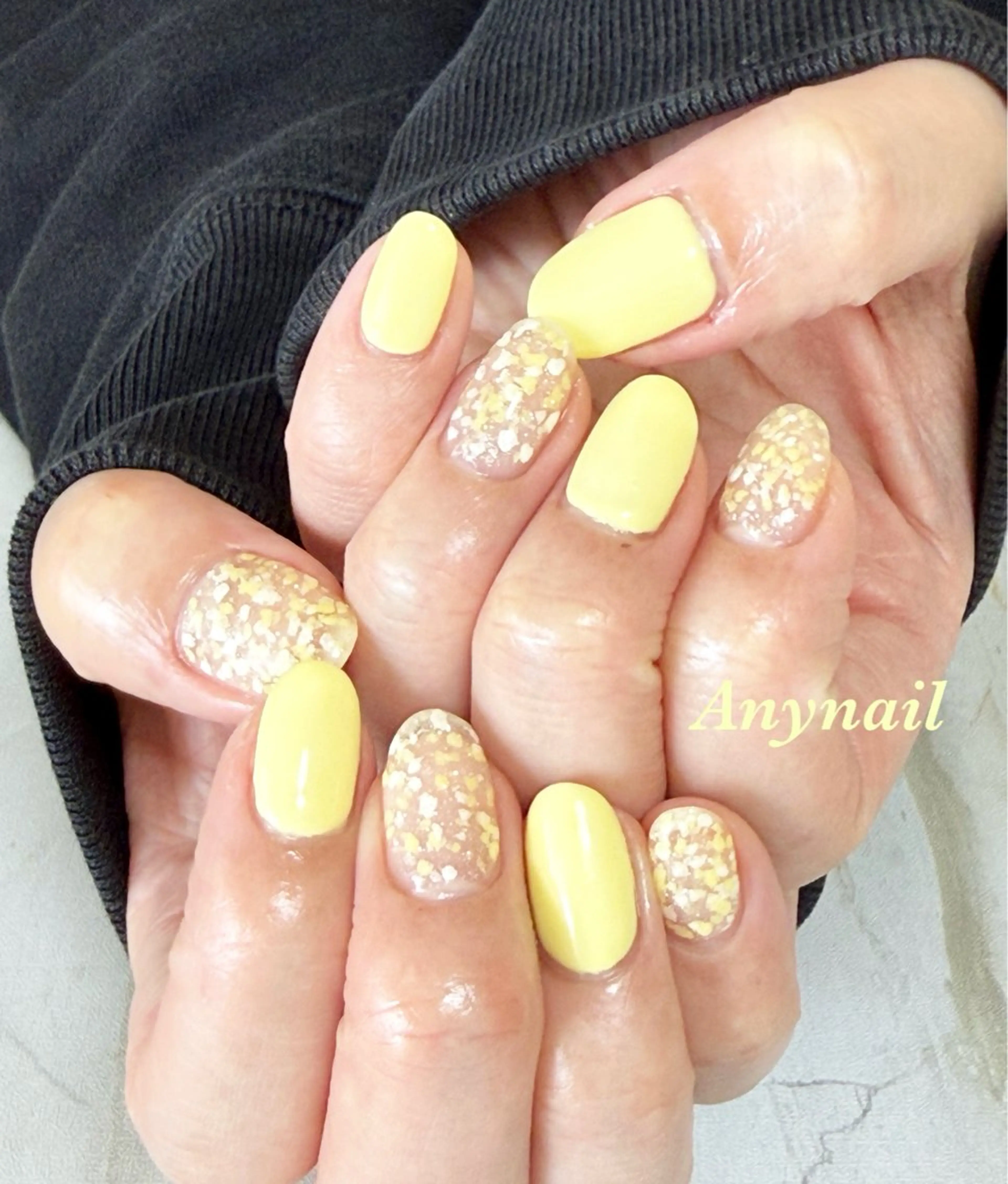 ネイル ブルー ワンカラーネイル 夏ネイル 黄色 ハンドネイル 岩澤 恵子のネイルデザイン