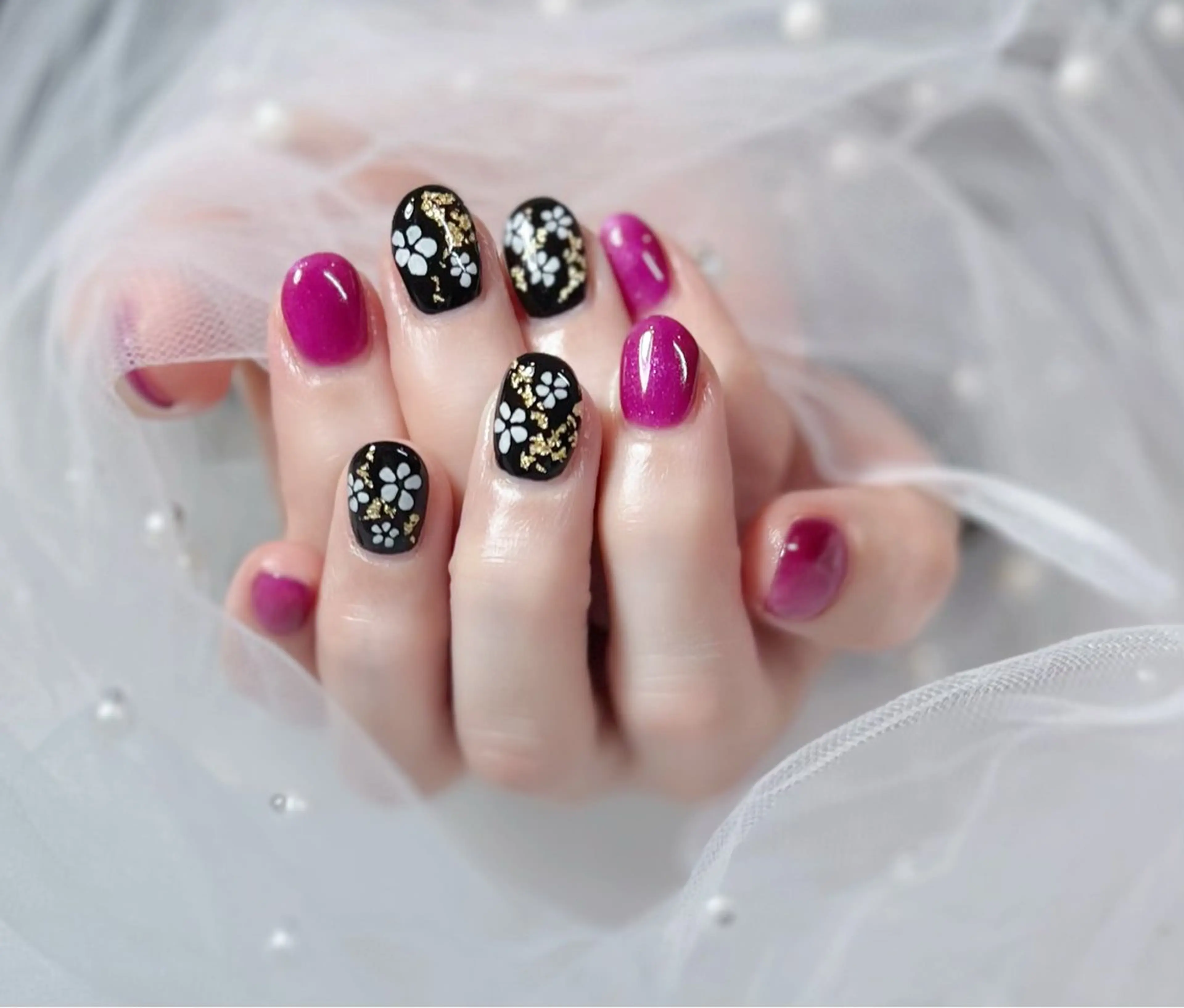 ネイル 成人式 フラワーネイル Chat noir所属・【chatnoir】 MIYUのネイルデザイン