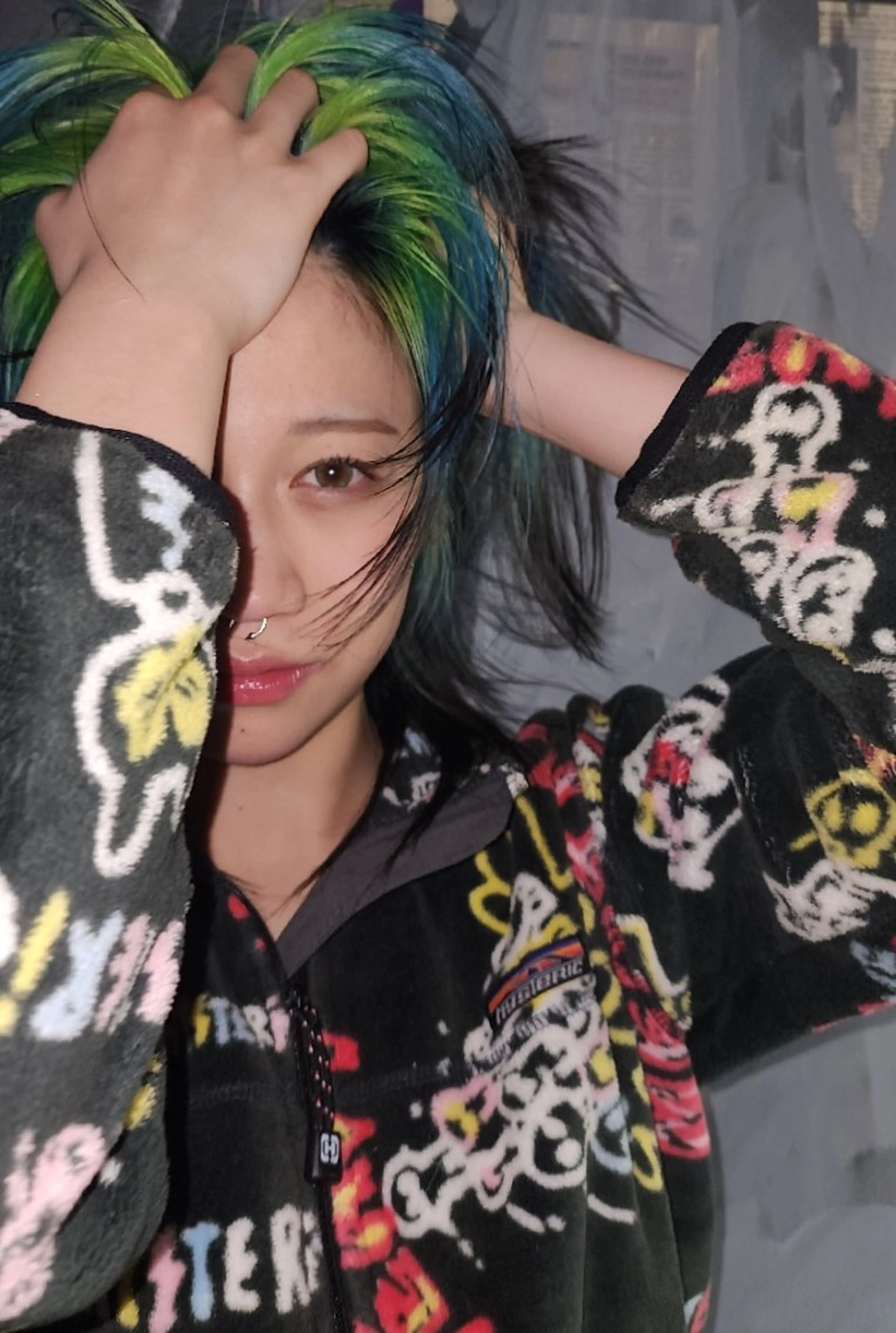 ミディアム 顔まわりレイヤー 顔周りカット レイヤーカット ハイトーン/ブリーチ /デザインカラーのヘアスタイル