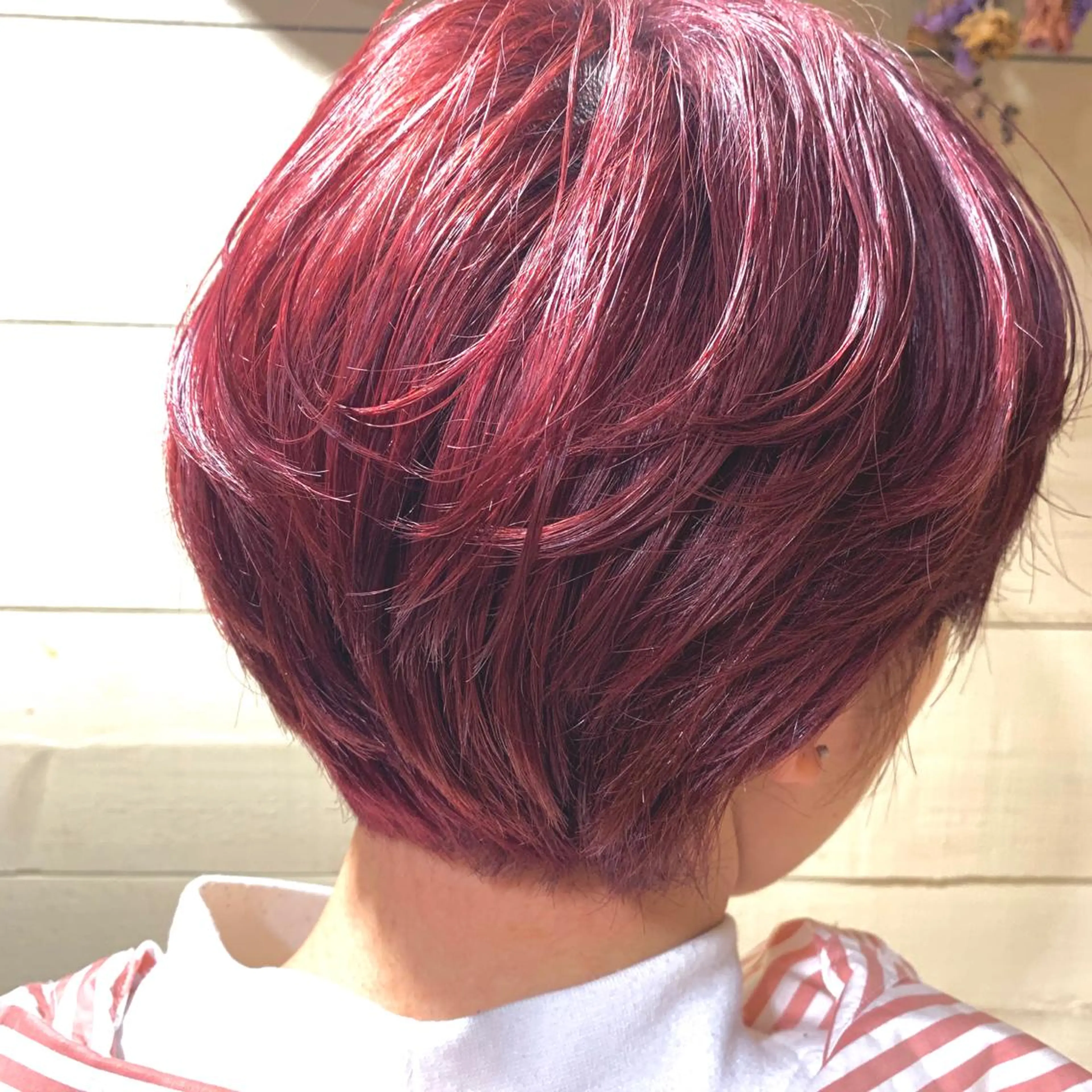 ショート カラー クワハラ イオリのヘアスタイル