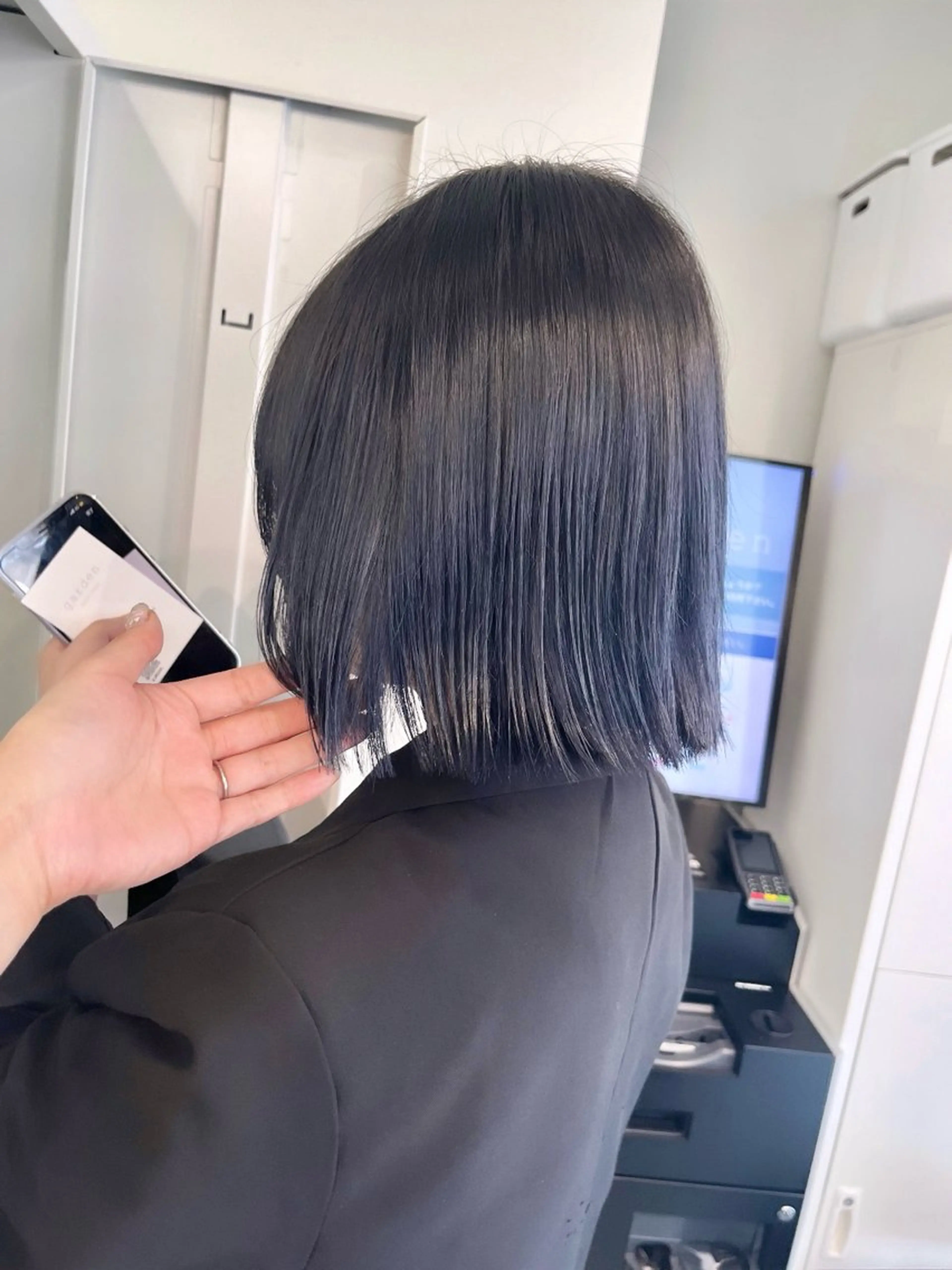 ミディアム カラー 黒髪 ブルーカラー ブルーブラック カット ヘアカラー トリートメント Miku🪄💫 フェイスレイヤーのヘアスタイル