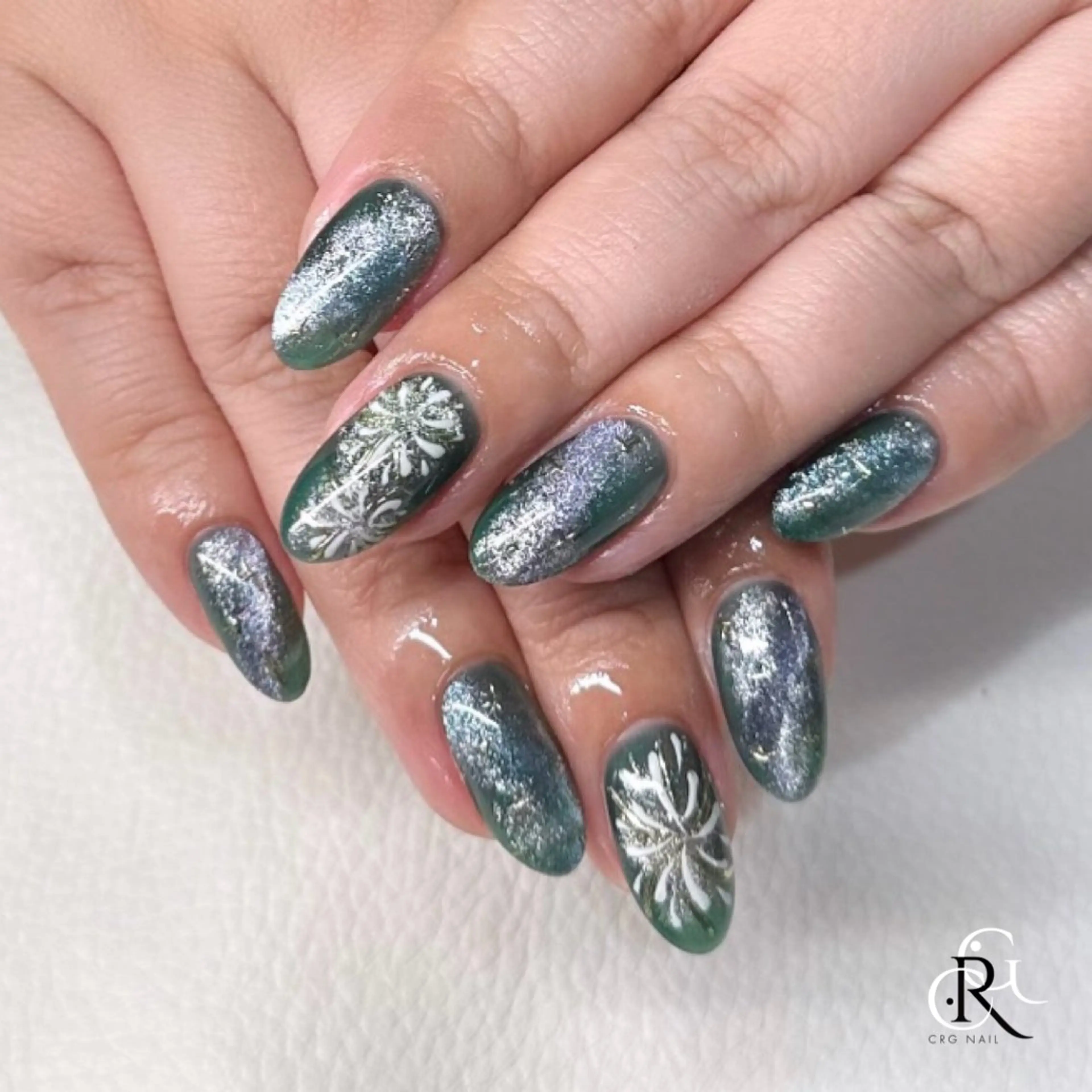 ネイル キラキラネイル マグネットネイル ハンドネイル 美フォルム✨ CRG　RURIのネイルデザイン