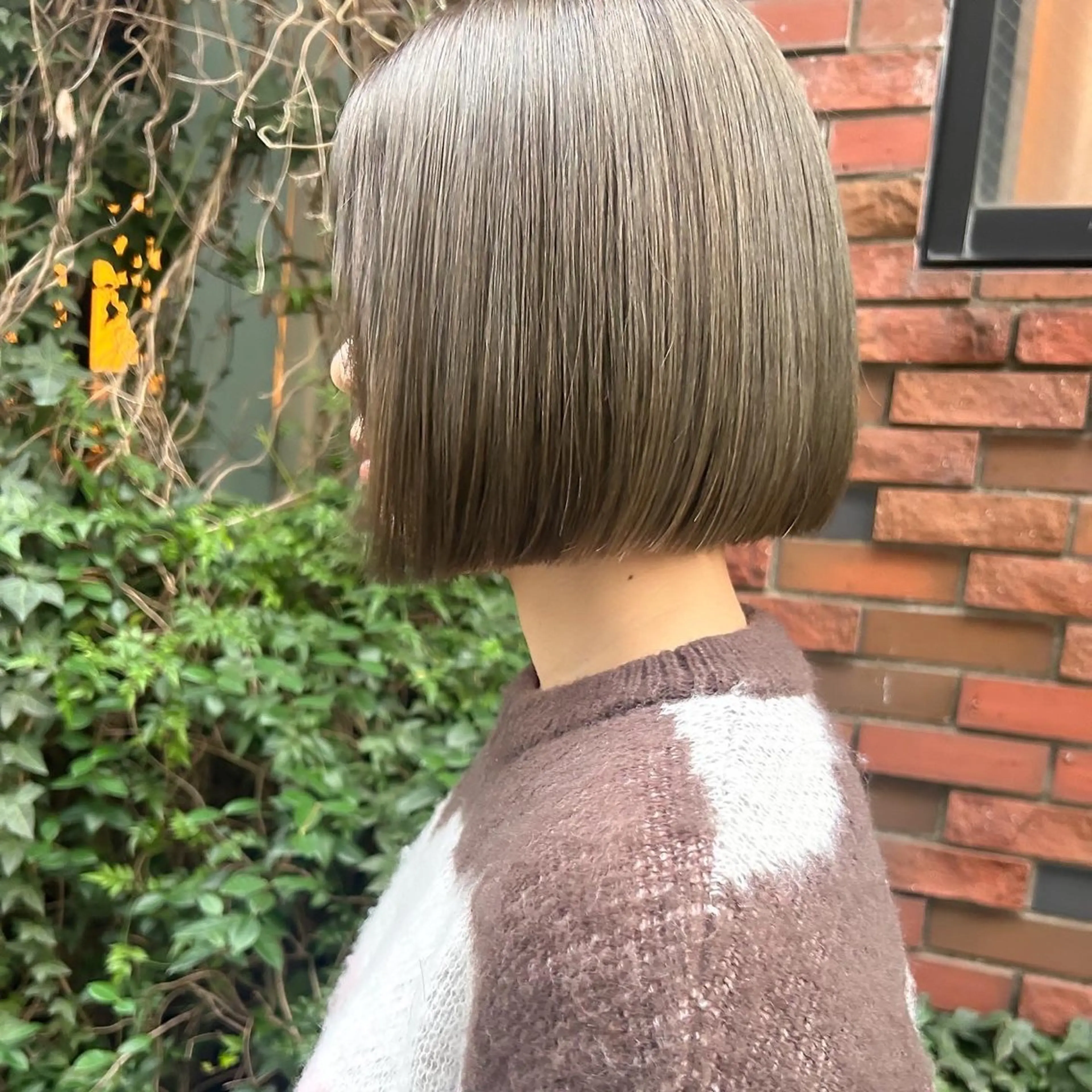 ショート カラー 切りっぱなしボブ 前下がりボブ グレージュ オリーブカラー オリーブグレージュ カット ヘアカラー トリートメント ヘアセット 【縮毛矯正ブリーチ】 MANATO🌈のヘアスタイル