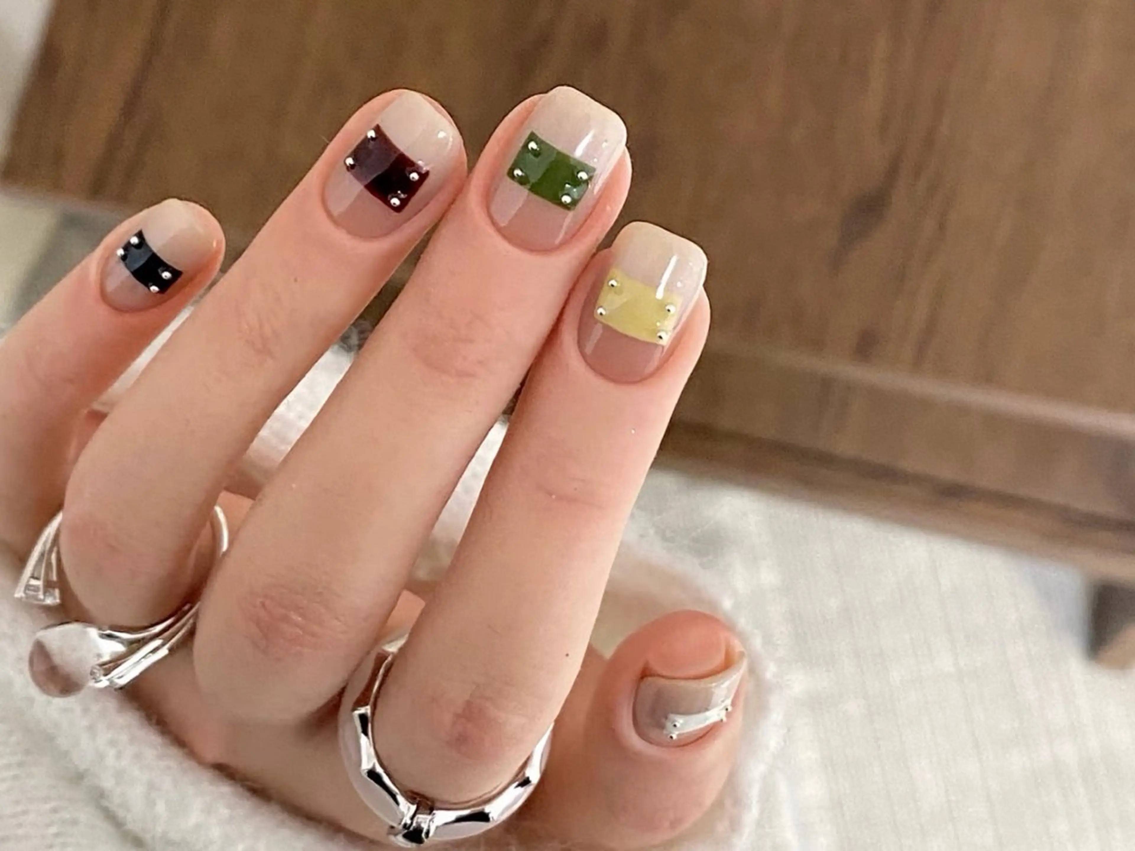 ショート ハンドネイル Mi raのネイルデザイン