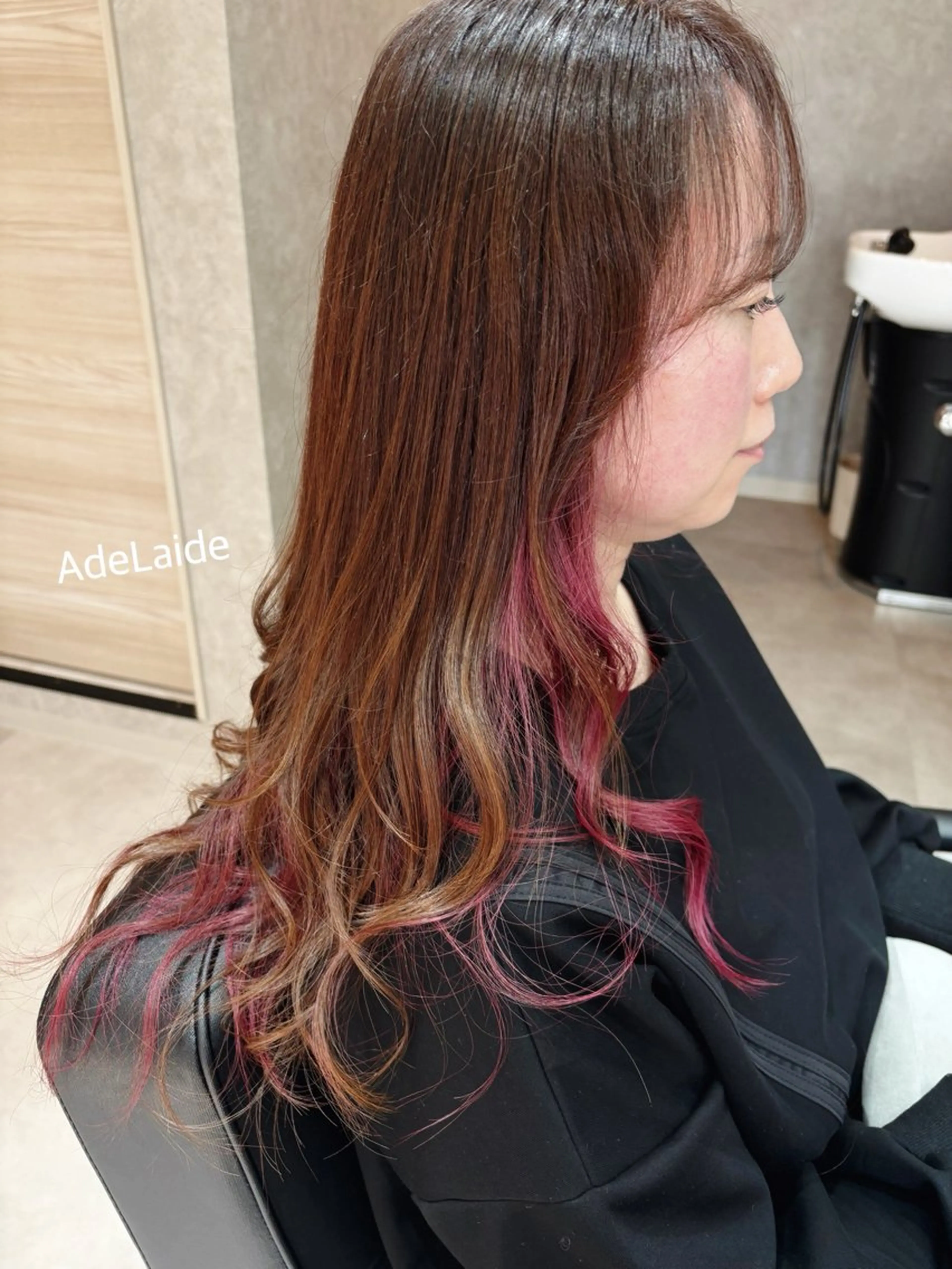 ロング カラー ロングレイヤー インナーカラー ピンクカラー レイヤーカット ロング カット ヘアカラー AdeLaide Hair所属・Mina Akiyamaのヘアスタイル