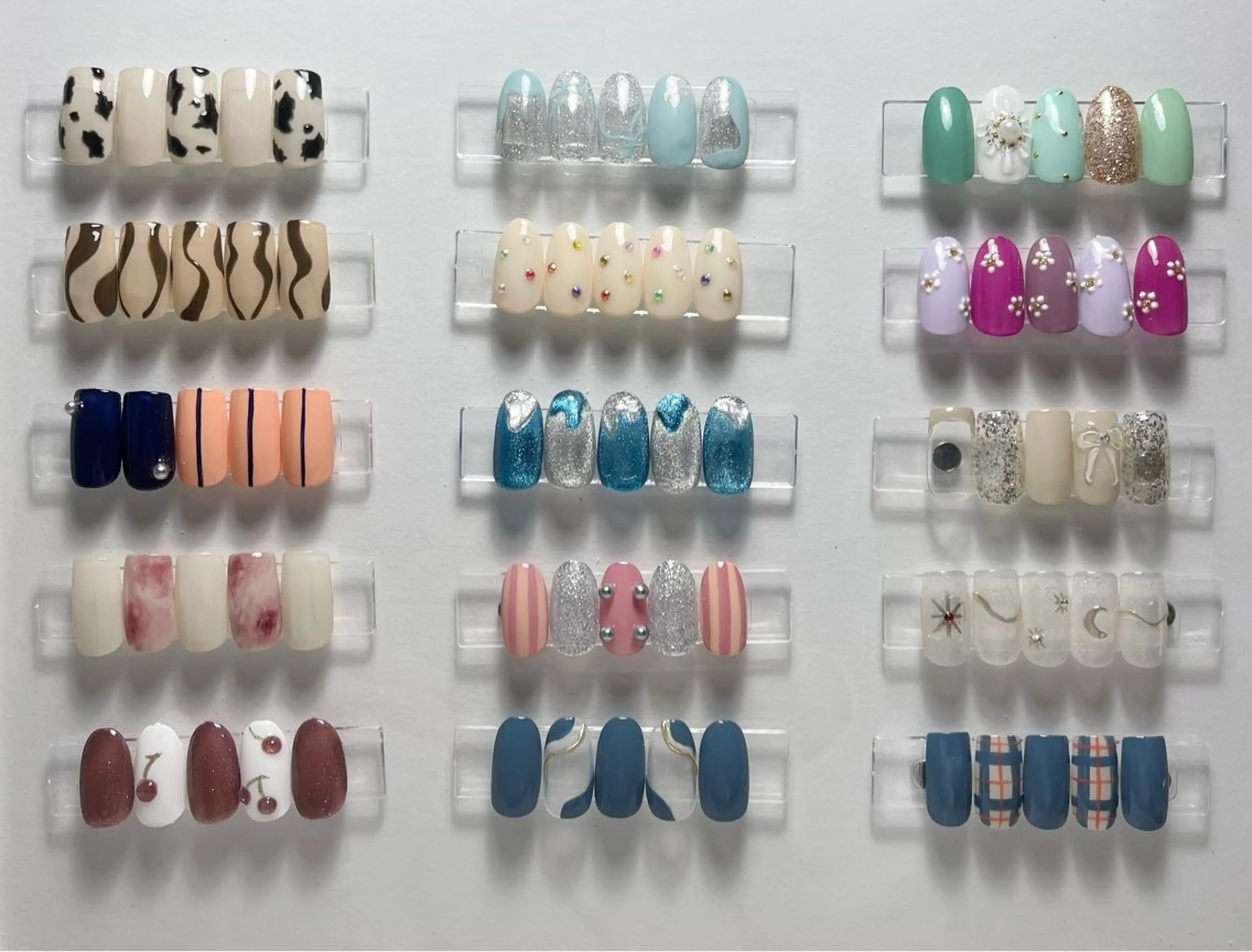 オフ無し定額デザインハンド練習モデル💅 カラー変更何色でも可能⭕️(ミラー/マグネット/マット可)の写真