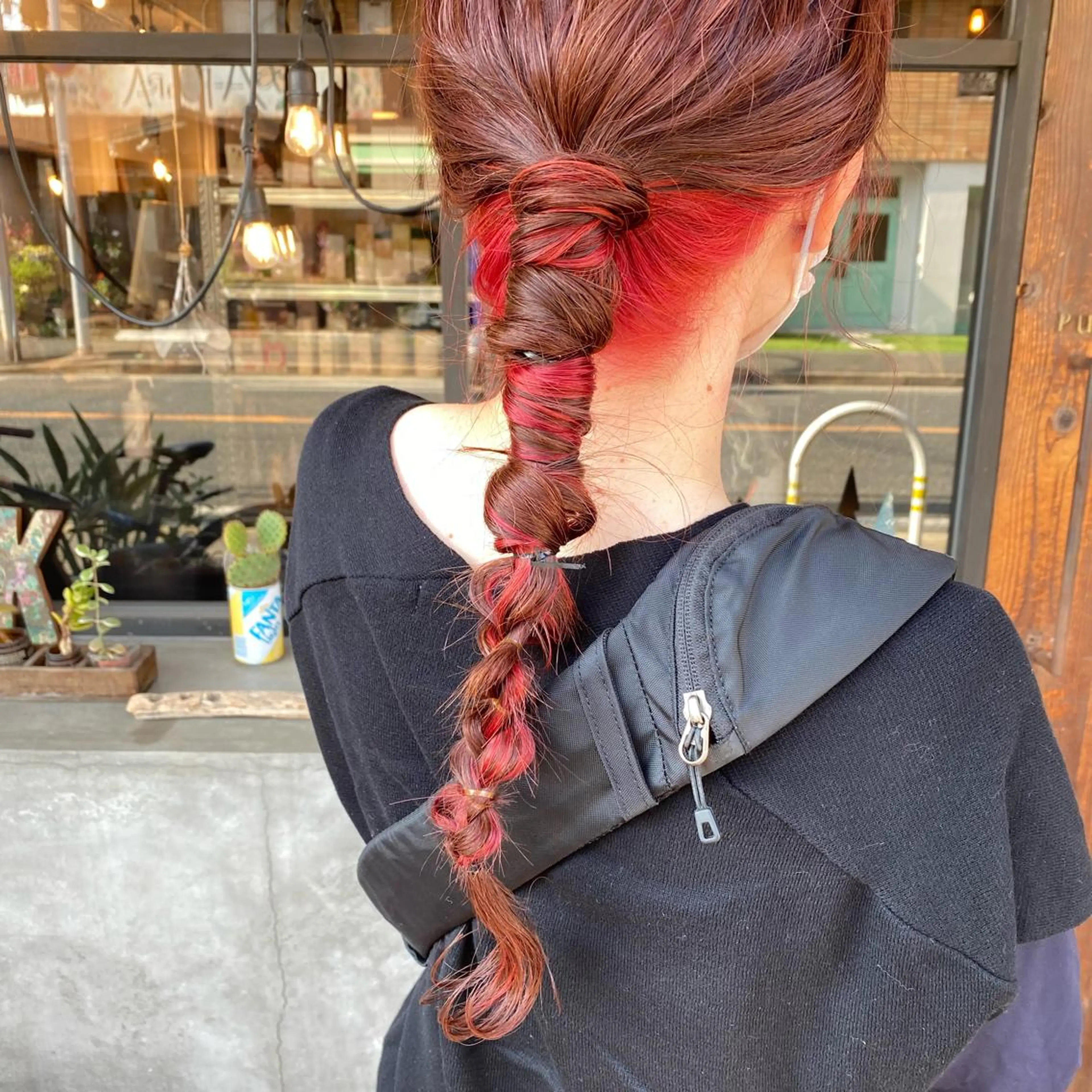 カラー ブリーチ インナーカラー レッドカラー slow✂︎ 矢野芹奈のヘアスタイル