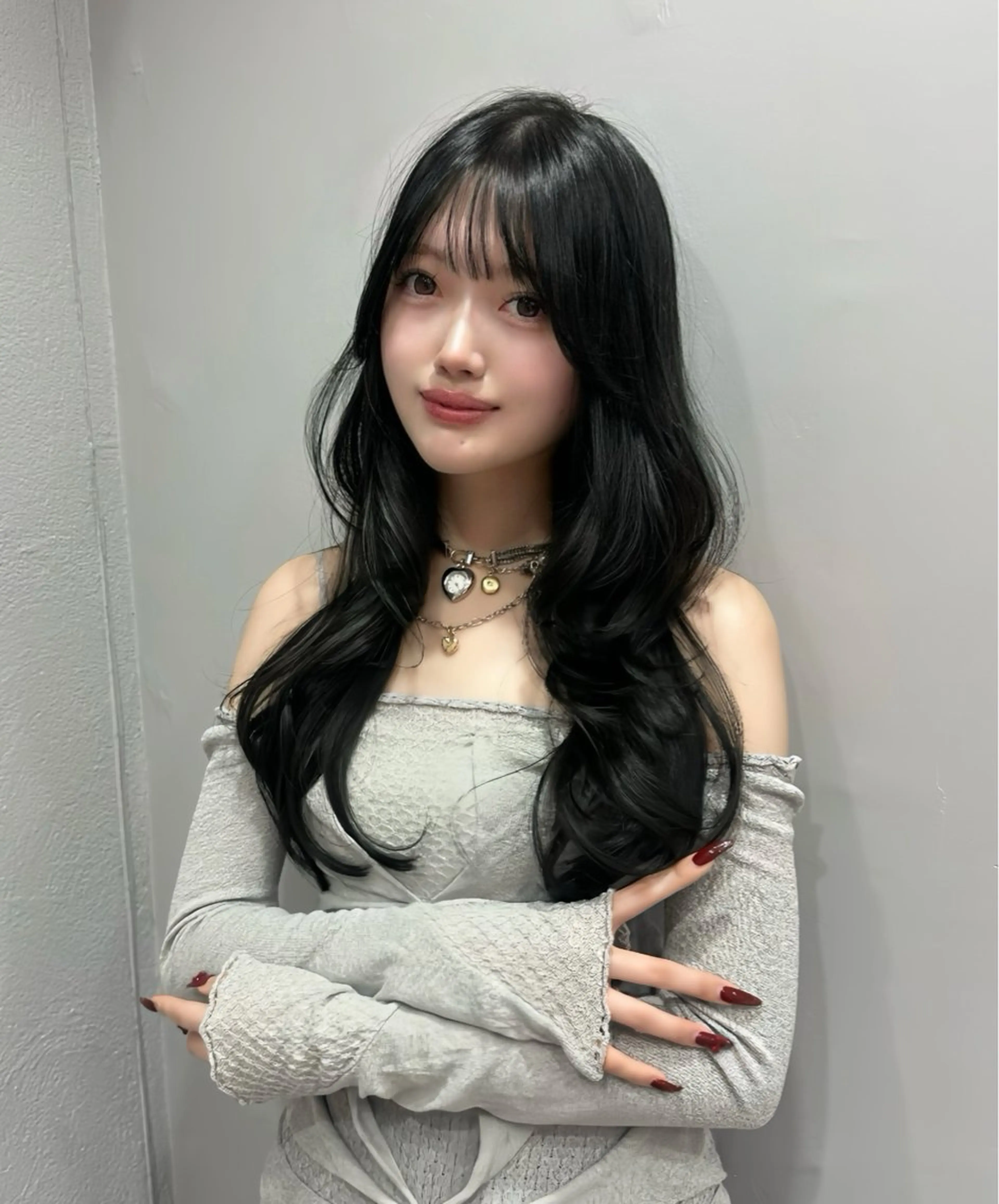 ロング カラー 透明感カラー グレージュ オリーブグレージュ オリーブグレー 𝑴𝑶𝑲𝑨渋谷 トレンド韓国ヘア🩷のヘアスタイル