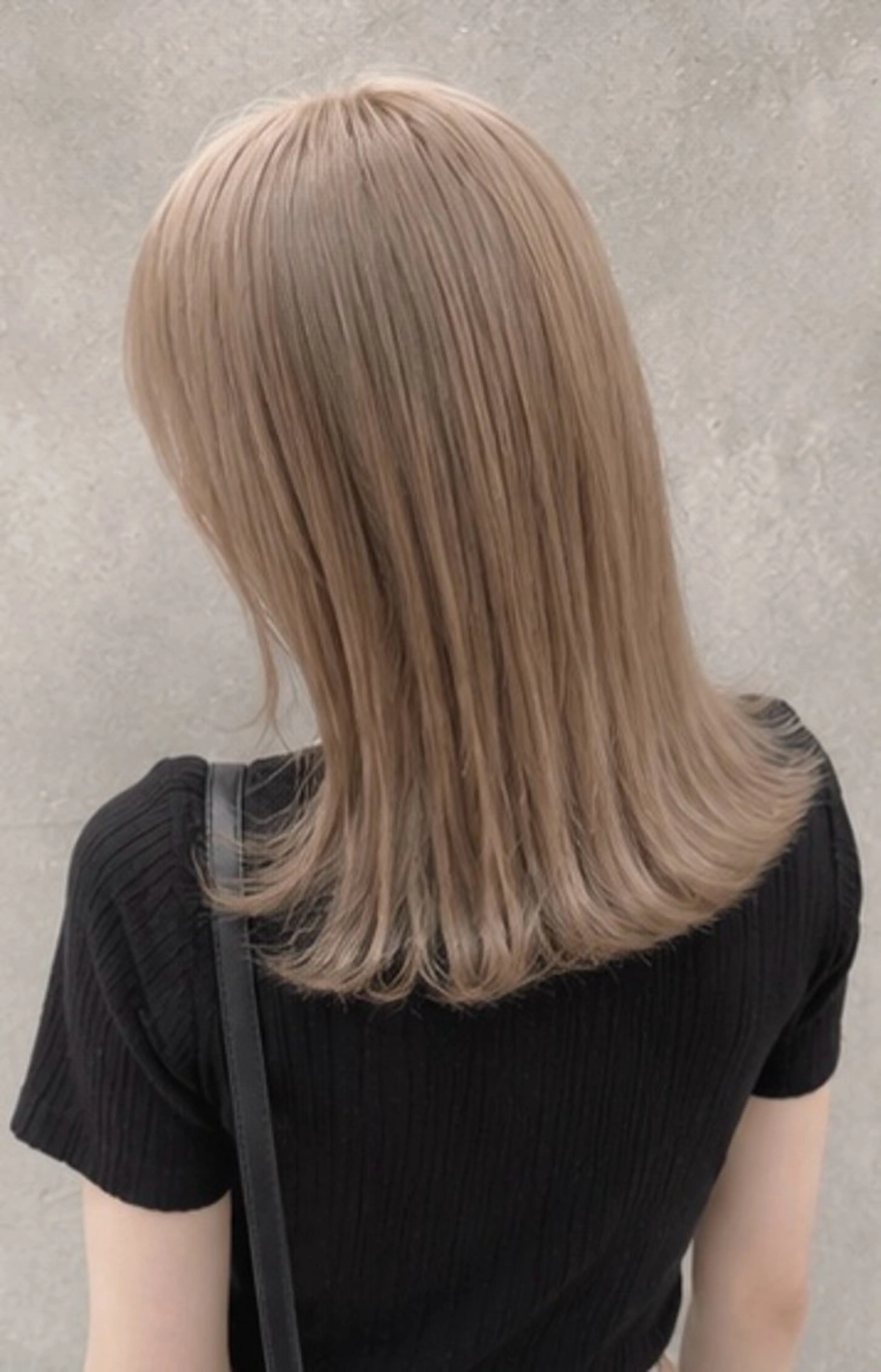 ミディアム カラー ベージュカラー ブリーチ ブロンド ケアブリーチ 透明感カラー Garden 浅草蔵前のヘアスタイル