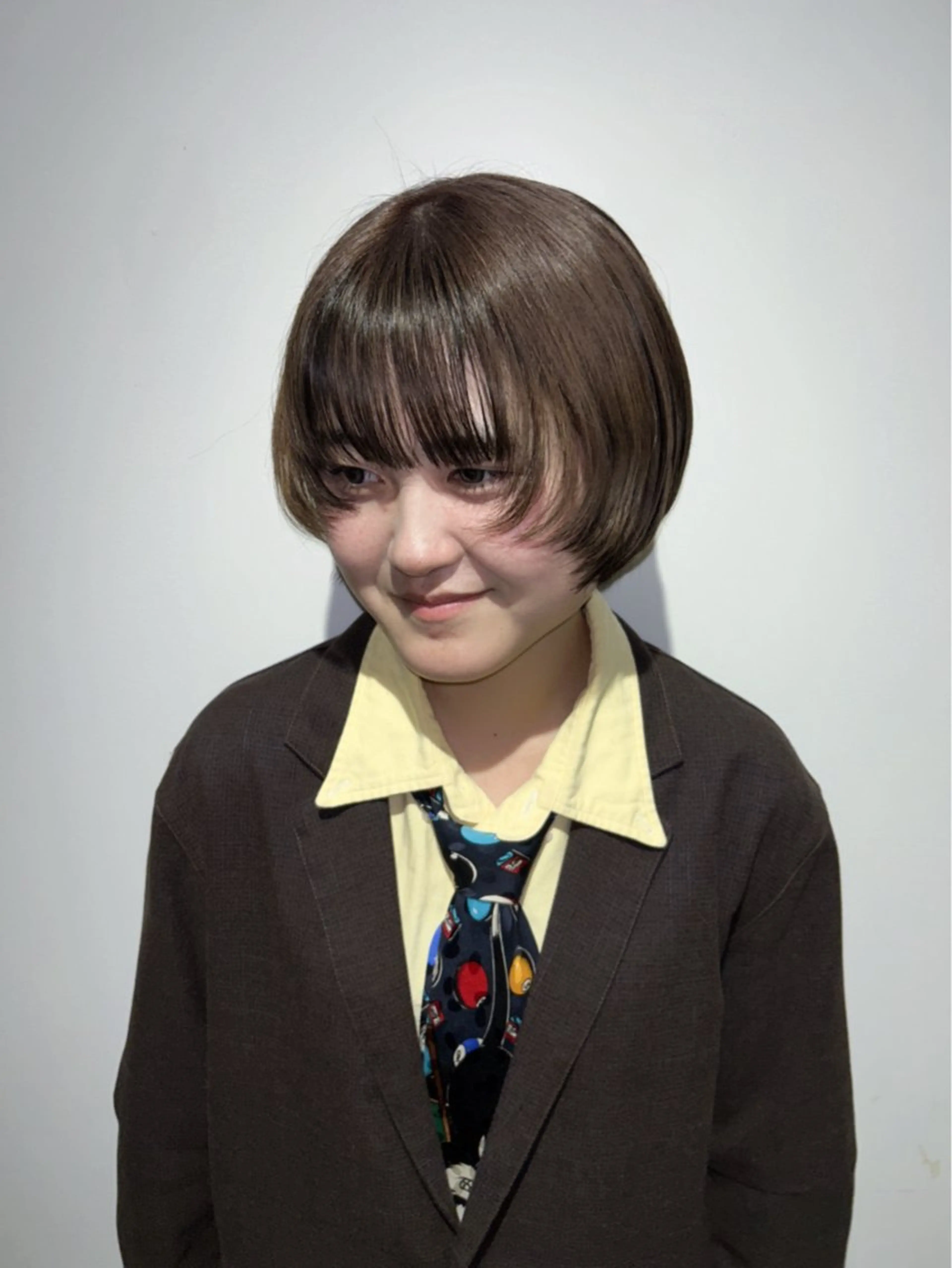 カラー 杏華 ショートのヘアスタイル