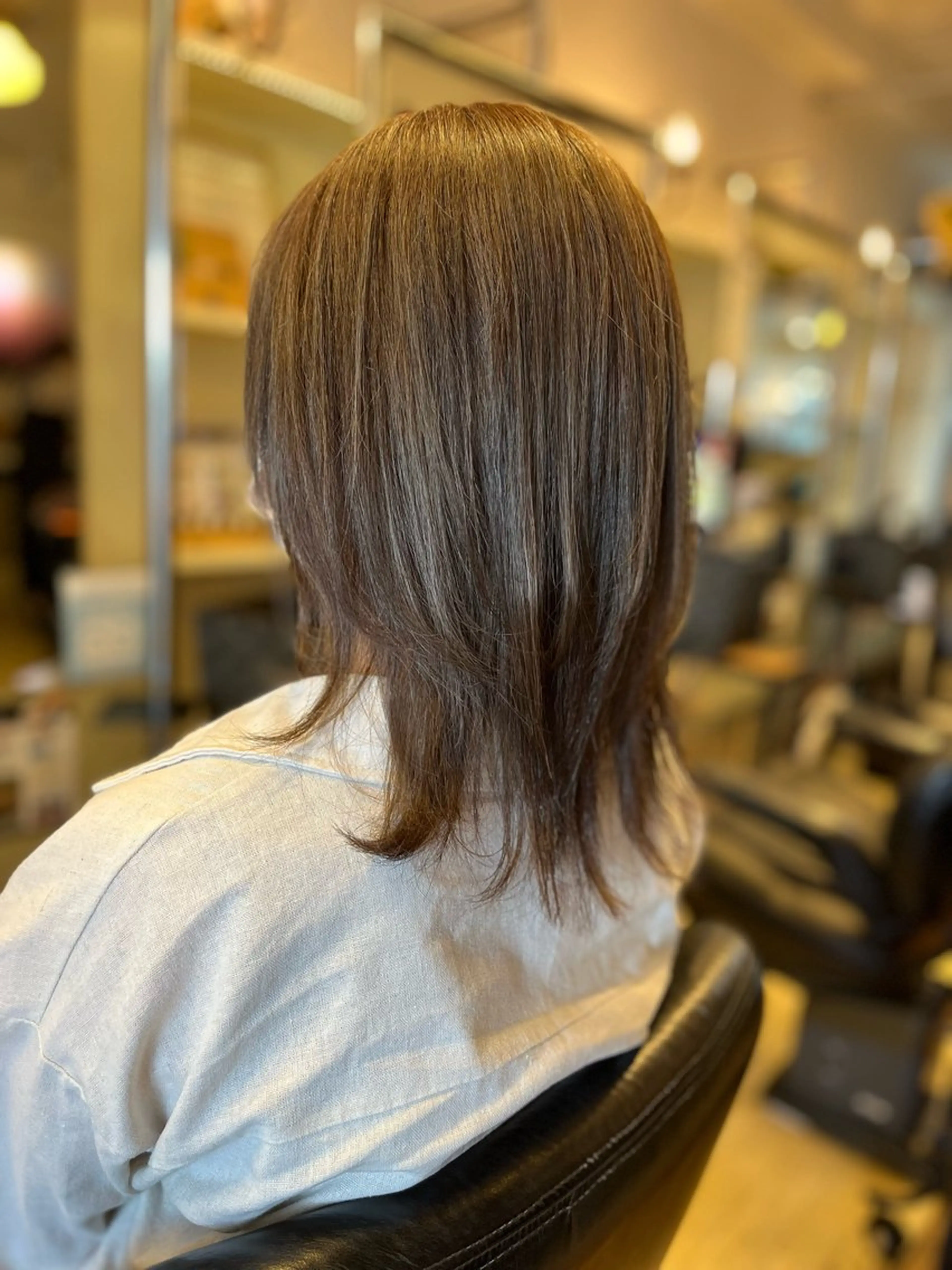 セミロング カラー 矢崎 身江子のヘアスタイル