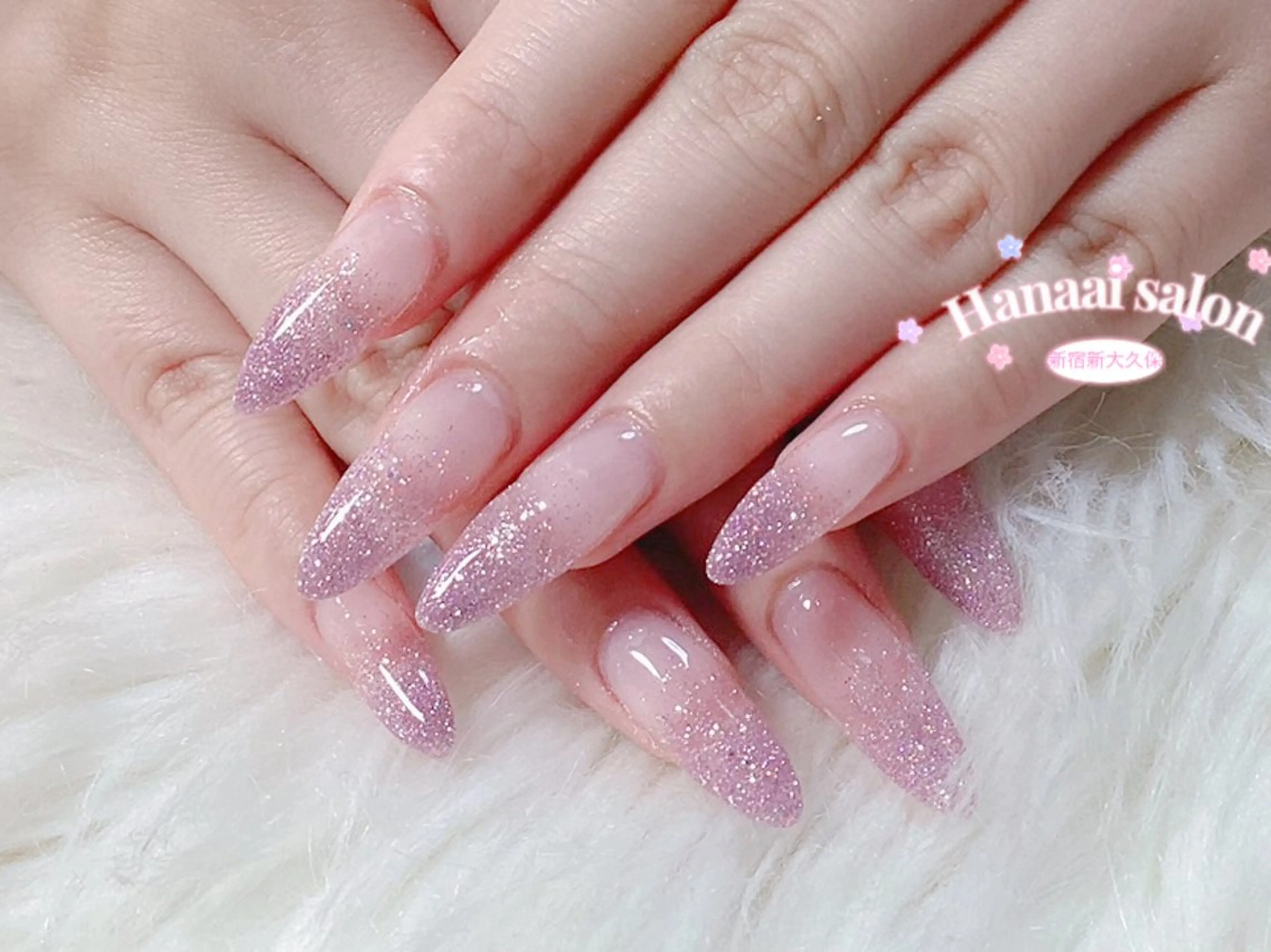 ネイル アートネイル フラッシュネイル フットネイル ジェルネイル グラデーション Hanaai Salon新宿店のネイルデザイン