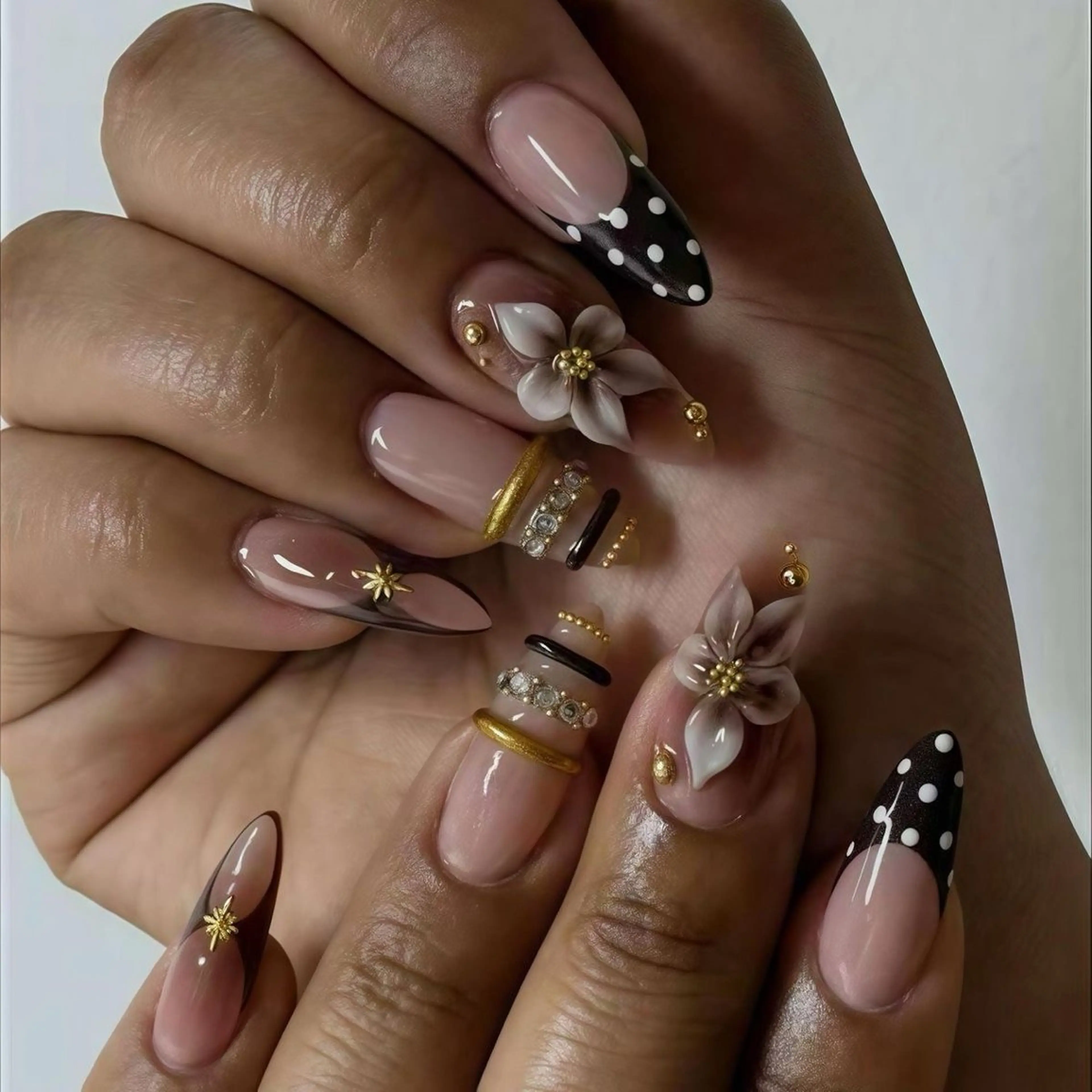 ネイル アートネイル 長さ出し ジェルネイル マグネットネイル ニュアンスネイル ハンドネイル Cloudy Chan 歌舞伎町のネイルデザイン