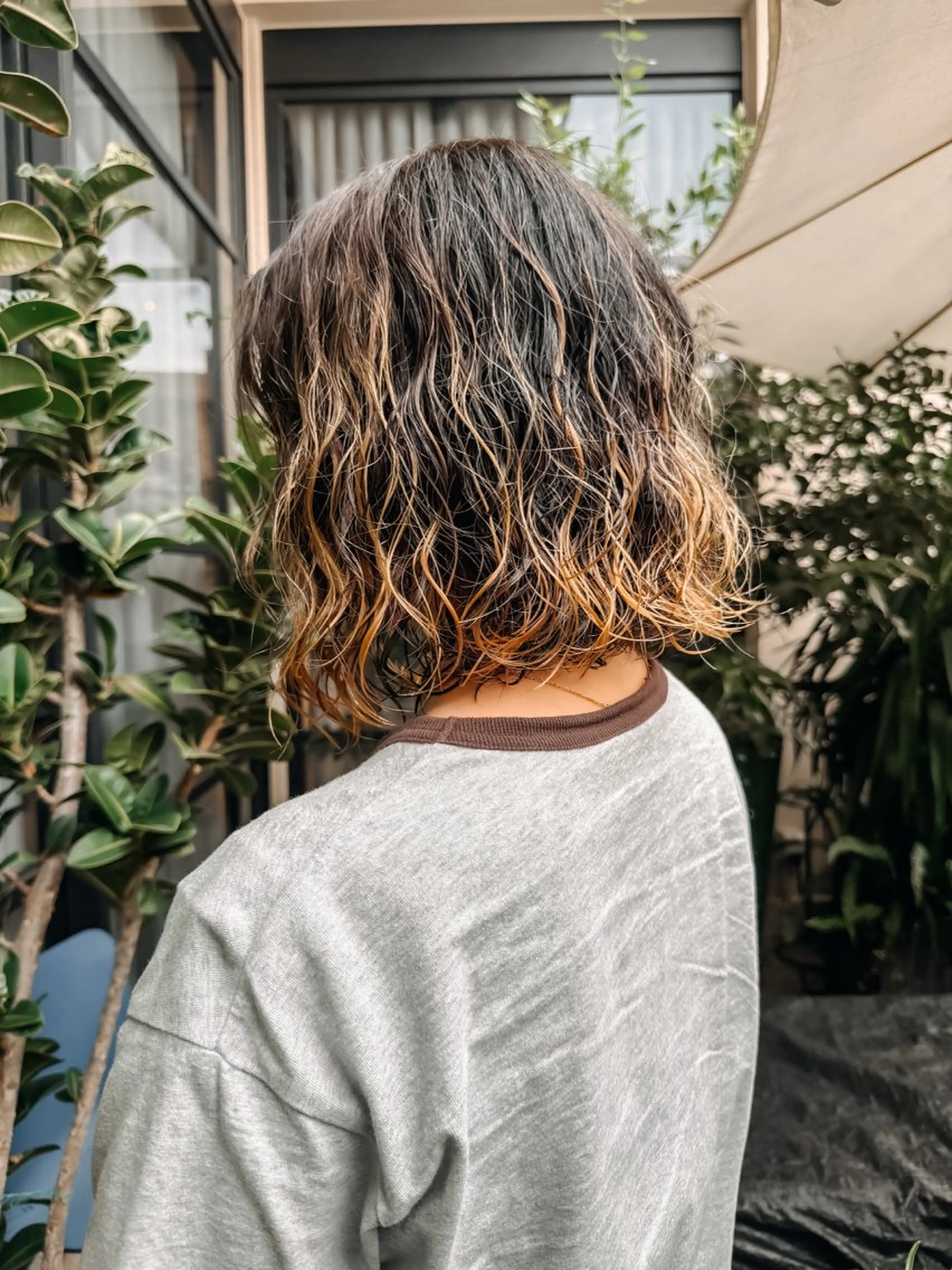 ミディアム カラー パーマ ミディアムパーマ ハイライトカラー ハイライト カット ヘアカラー パーマ トリートメント KEI パーマ/レイヤーのヘアスタイル