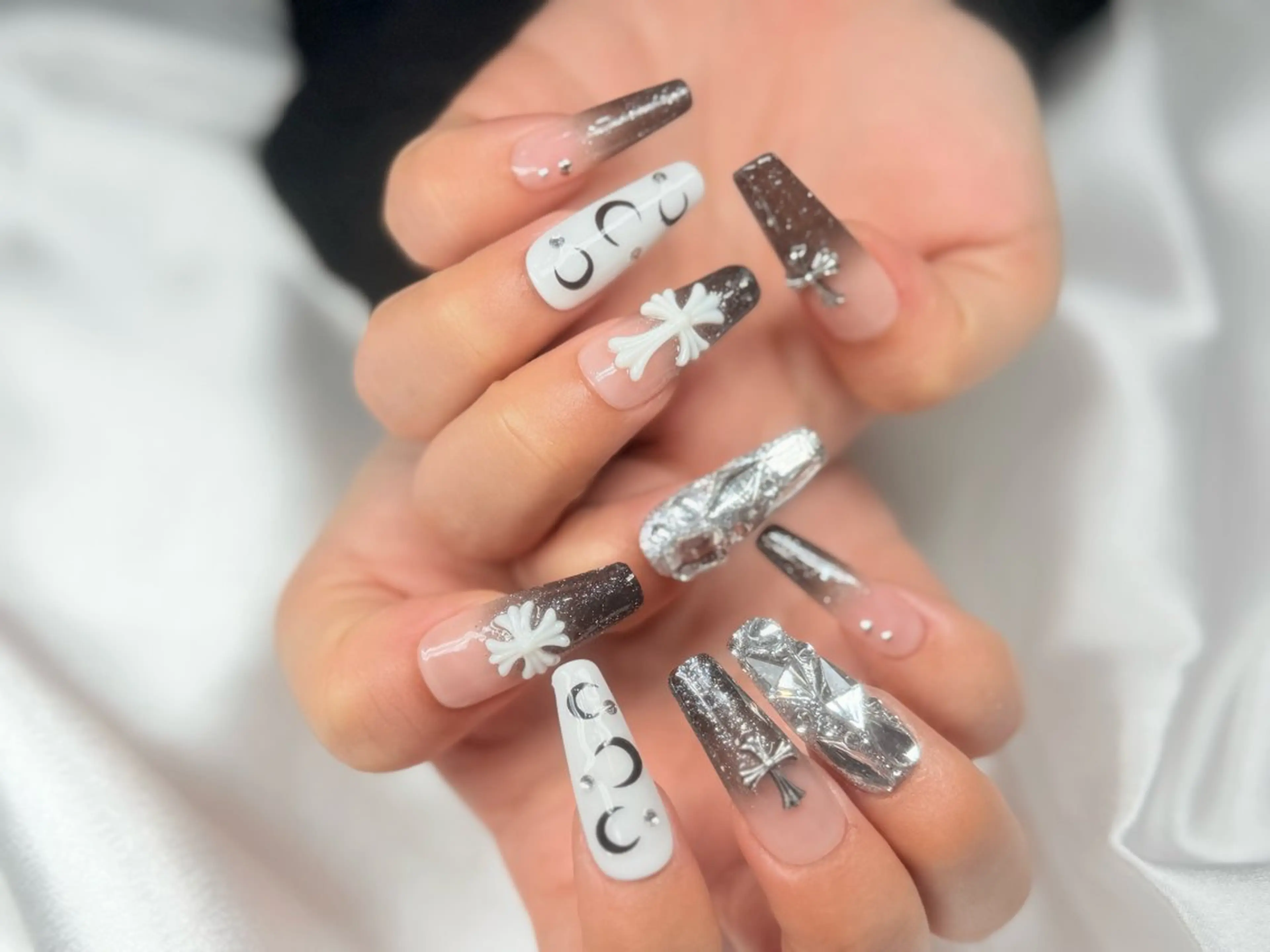 ネイル ハンドネイル TIMELESS 🤍Nagisaのネイルデザイン