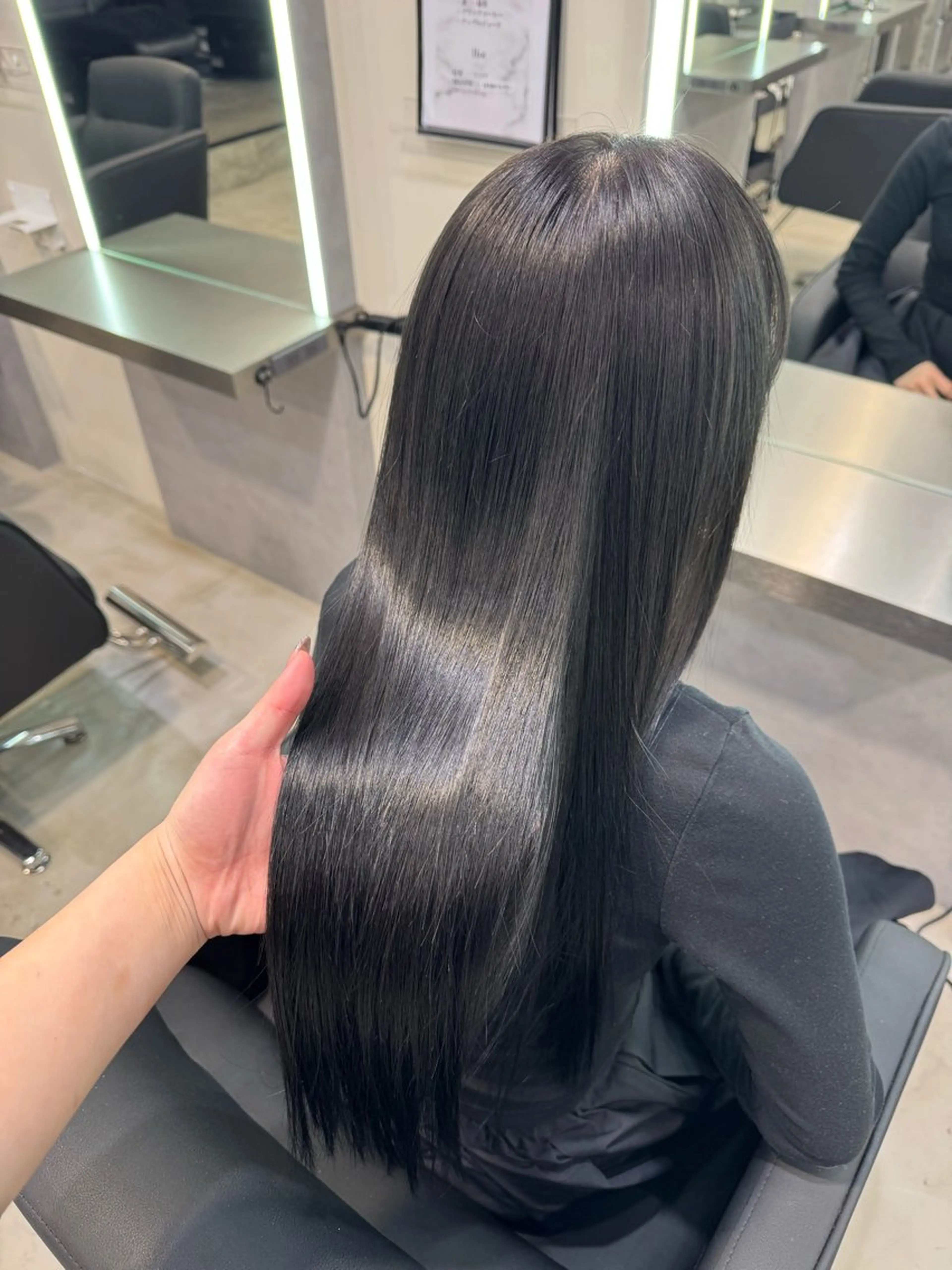 ロング カラー 艶カラー♡クール トレンドヘア♡アユミのヘアスタイル