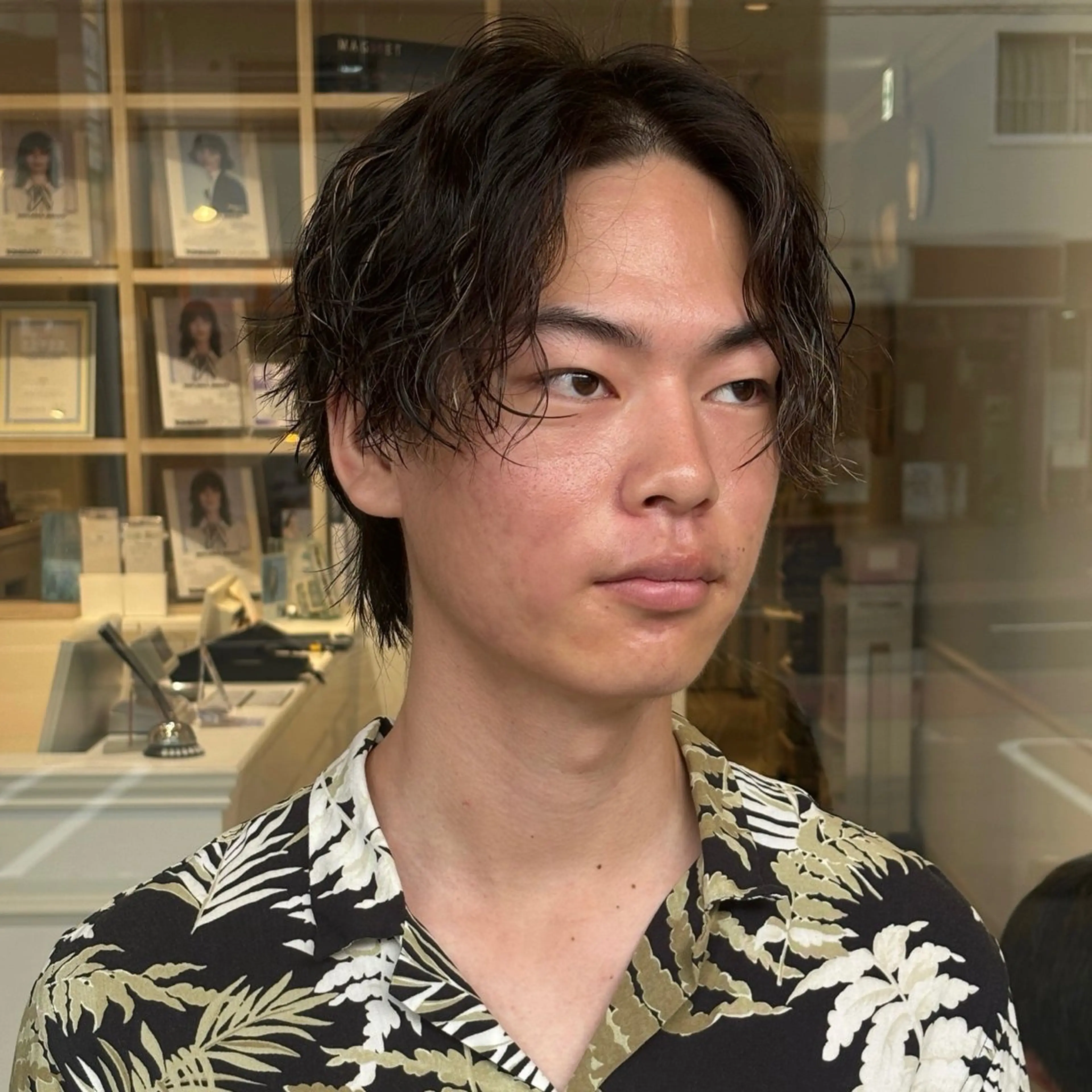 ショート パーマ カット パーマ ブリーチなしwカラー メンズパーマ新居見のヘアスタイル