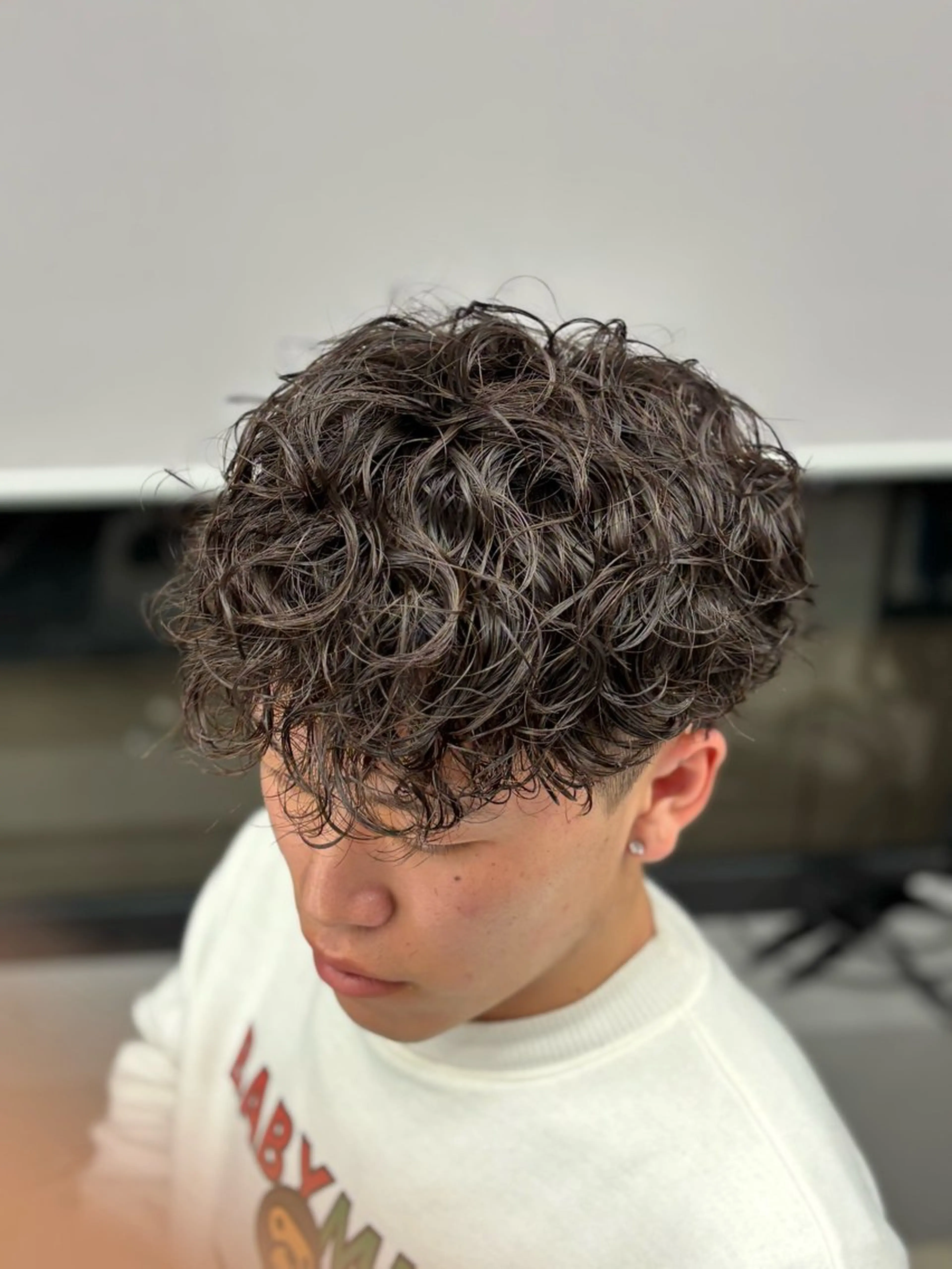 ミディアム パーマ メンズ スペインカール アーバンスタジオ ハルチカのヘアスタイル