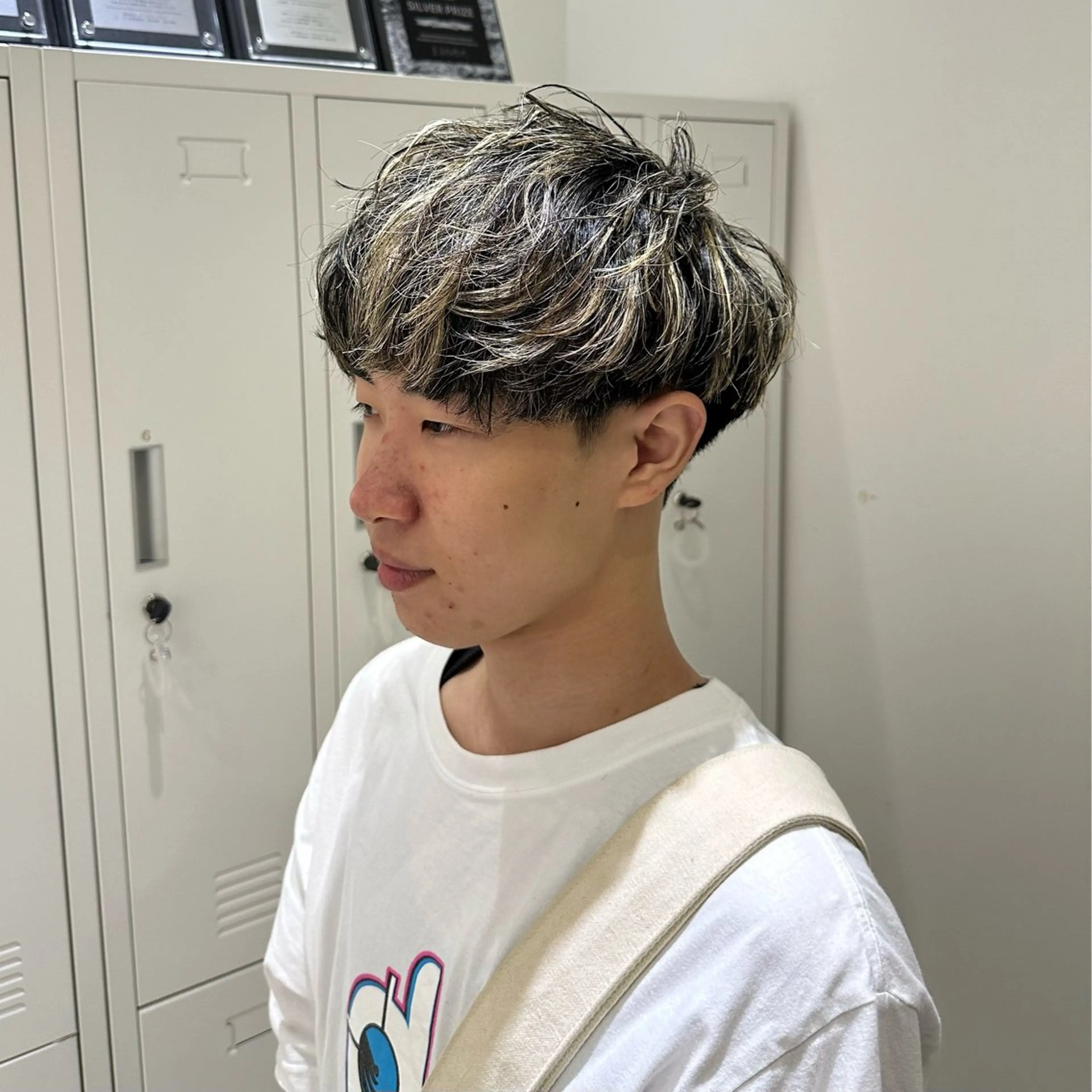 カラー メンズ メンズハイライト マッシュ ハイライトカラー 赤み消し/オリーブ カーキ/福田れんのヘアスタイル