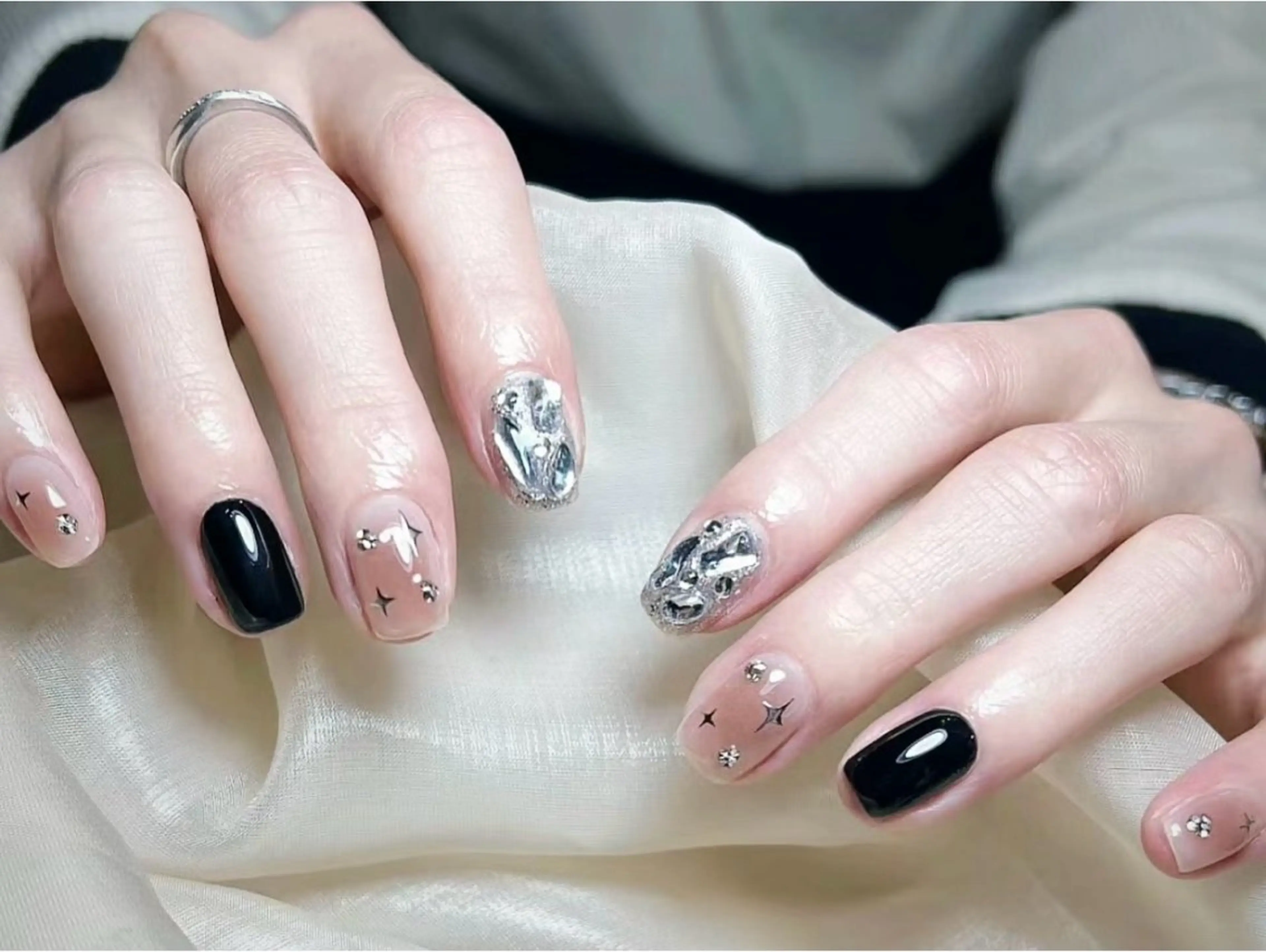 ネイル ホログラムネイル ストーンネイル ユミ nailのネイルデザイン