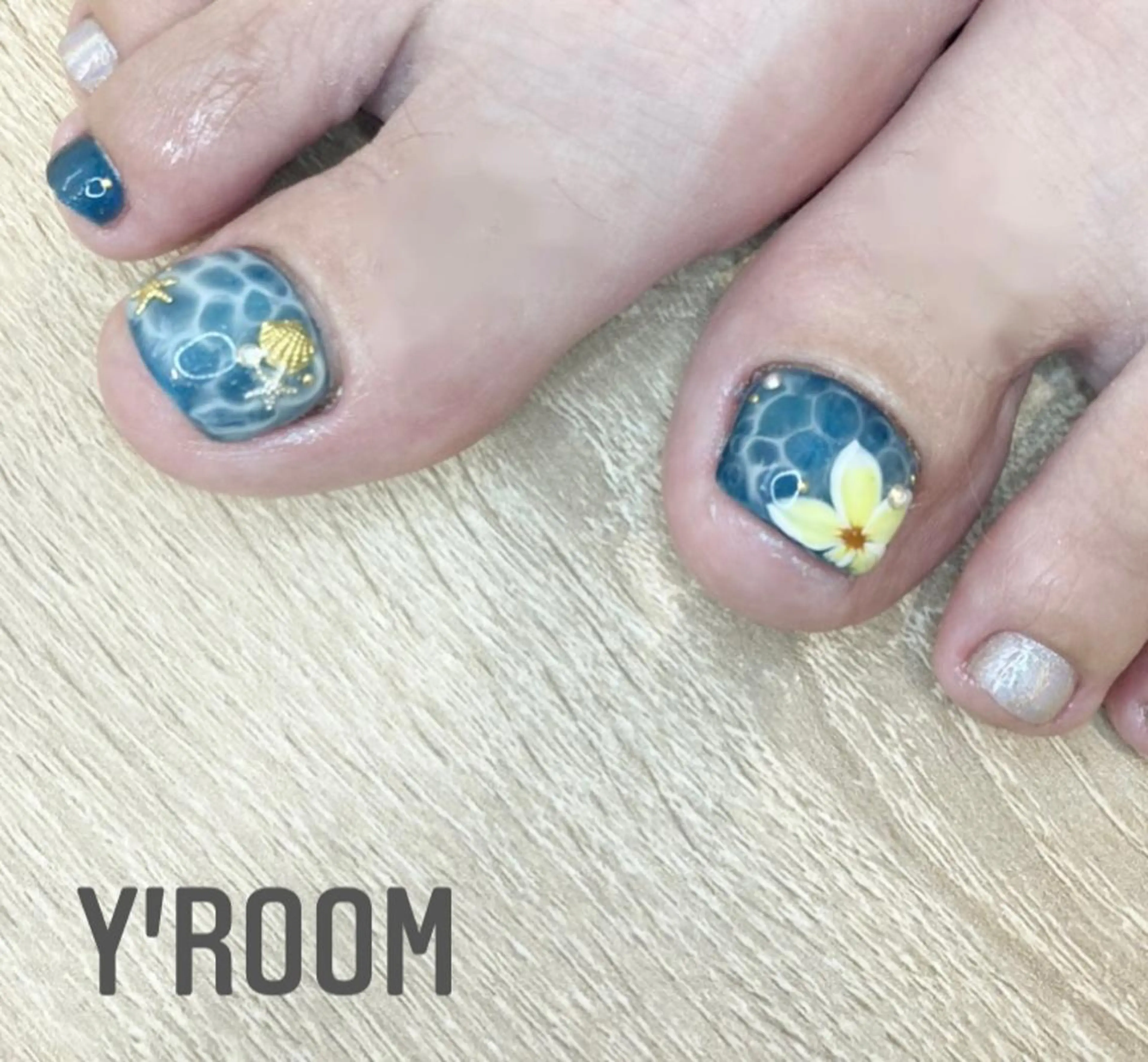 ネイル オーロラネイル フラッシュネイル ジェルネイル マグネットネイル ニュアンスネイル YUKA （ネイリスト）のネイルデザイン