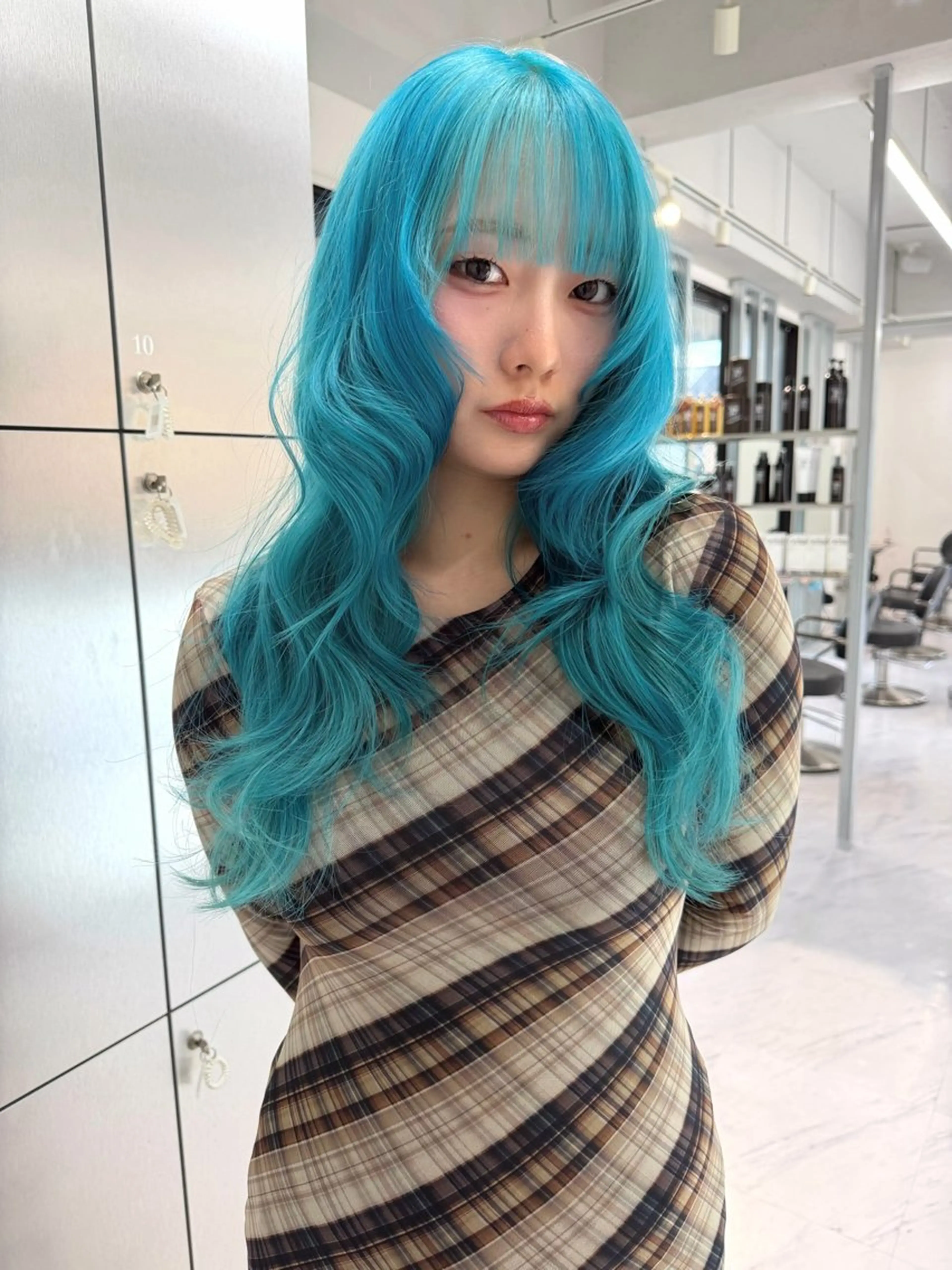 ロング カラー ベージュカラー ブリーチ ブルーカラー ケアブリーチ デザインカラー ヘアカラー トリートメント TATSUブリーチ/ ミルクティーベージュのヘアスタイル