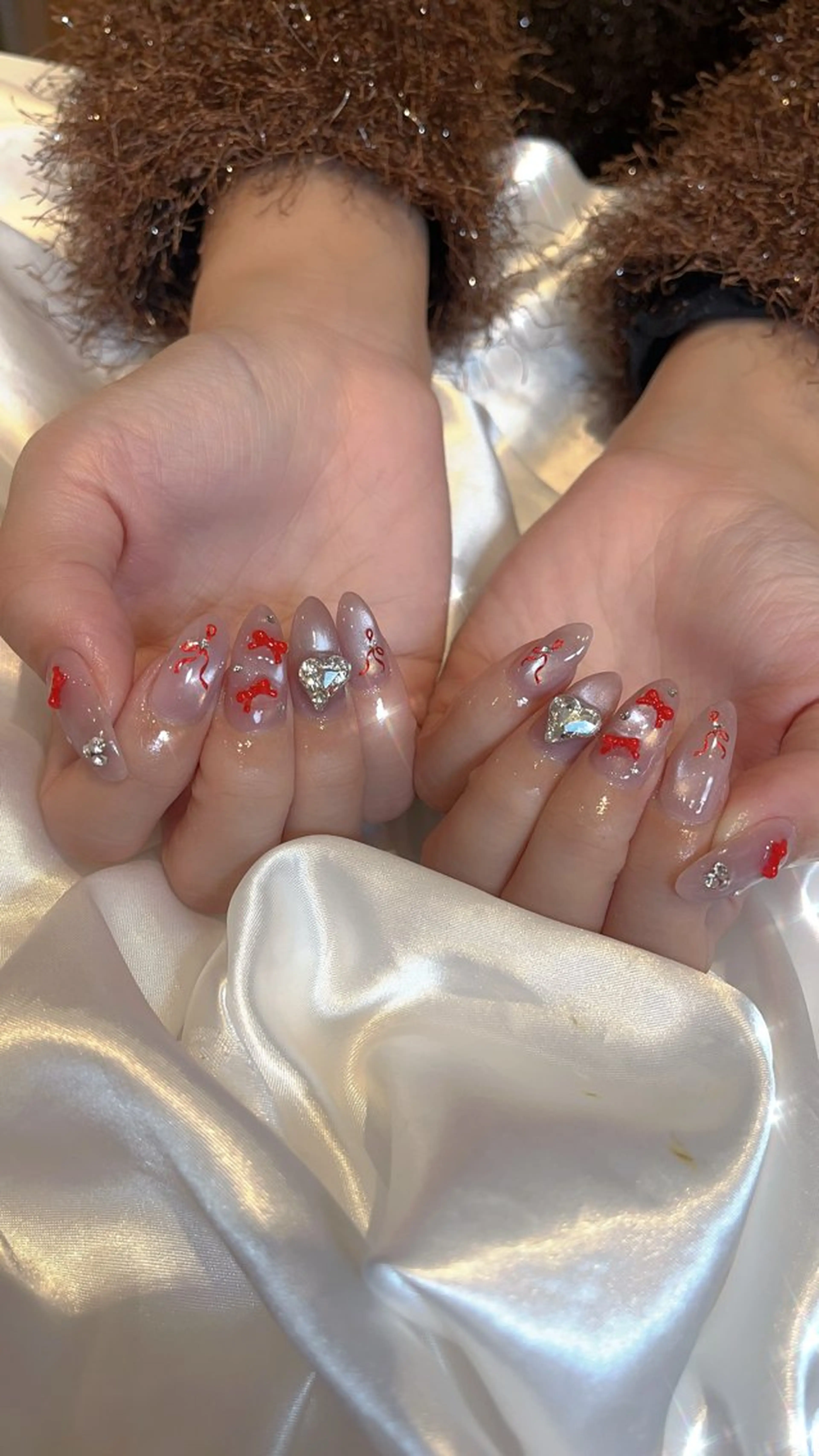 ネイル ハンドネイル 𝘙𝘪𝘰𝘯𝘢 ...🕯🤍のネイルデザイン