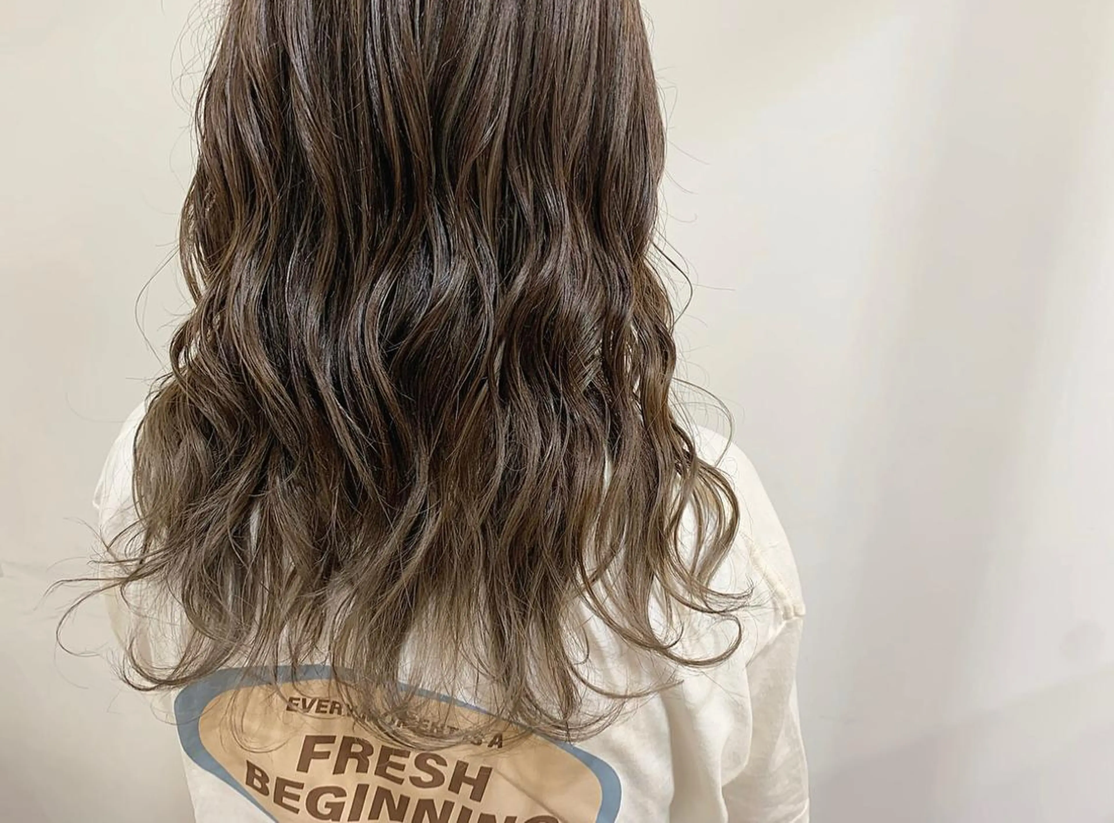 ロング カラー ヘアアレンジ グラデーションカラー ハイライトカラー ハイライト ロング たかいわ みきのヘアスタイル