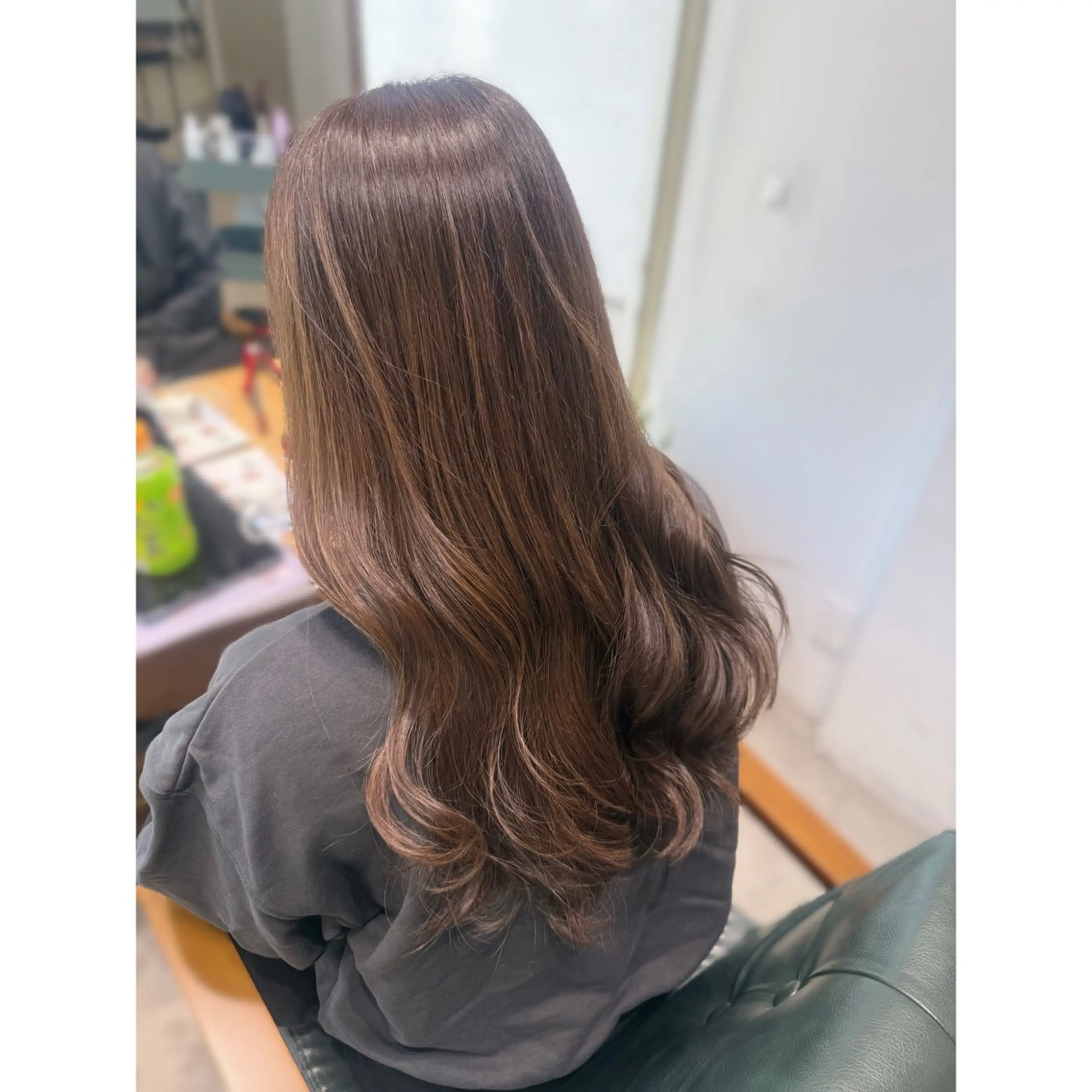 ロング カラー ベージュカラー オリーブベージュ ヘアカラー 佐藤 歩菜のヘアスタイル