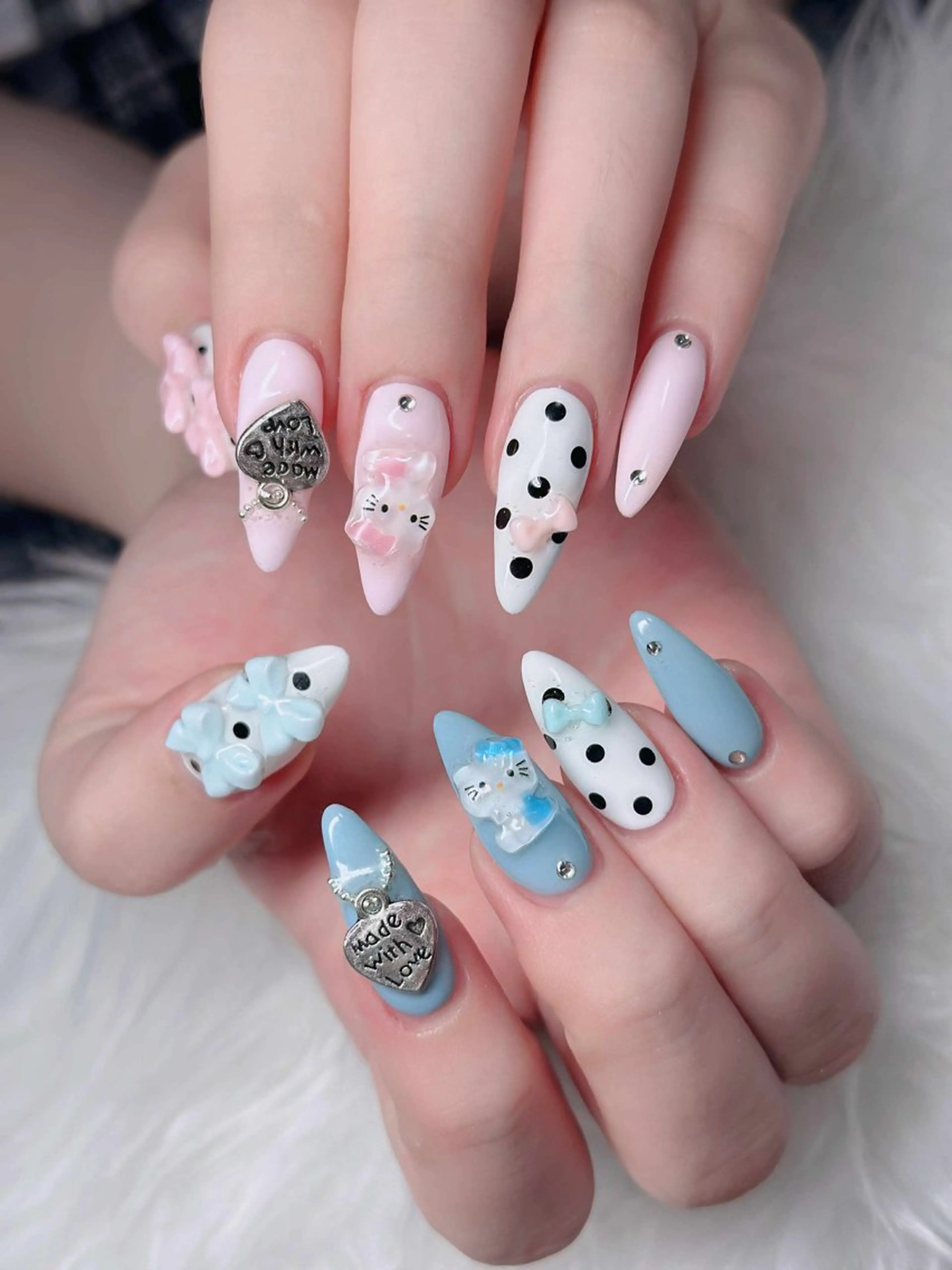 ネイル フレンチネイル ジェルネイル ハロウィン キラキラネイル 韓国ネイル H.baby Nail Salonのネイルデザイン