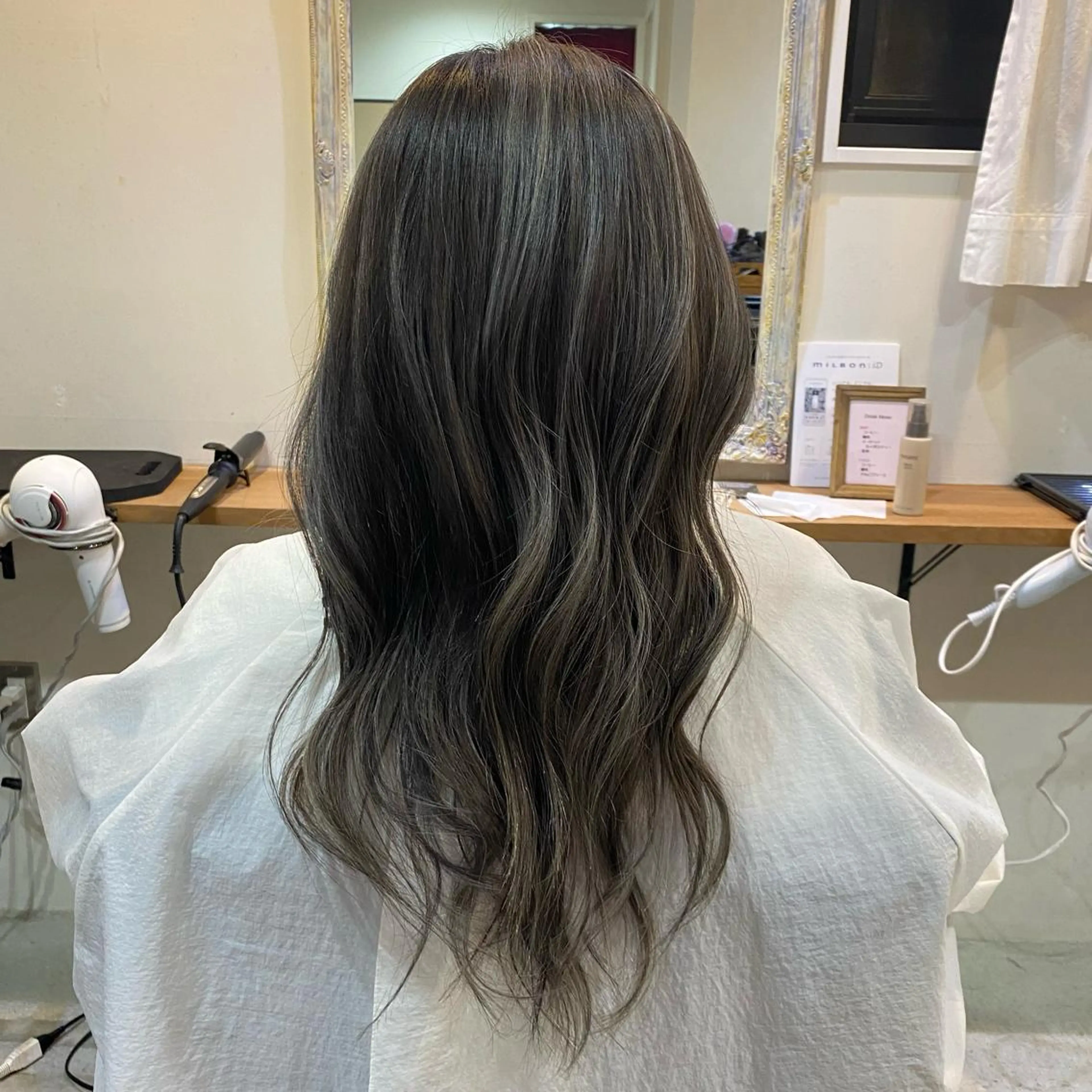 ロング ハイライト 切りっぱなしボブ 👩🏼ミニボブのヘアスタイル