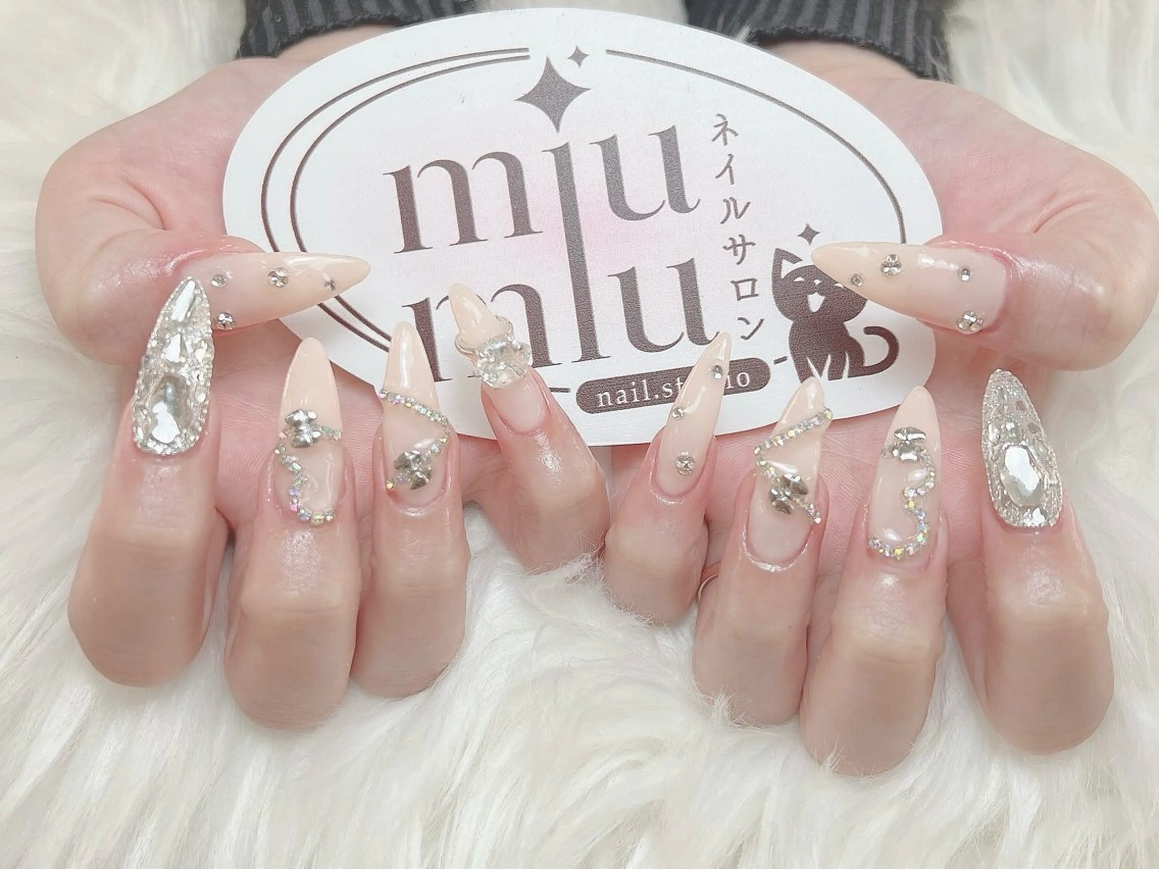 ロング ハンドネイル ハンドケア yu naのネイルデザイン