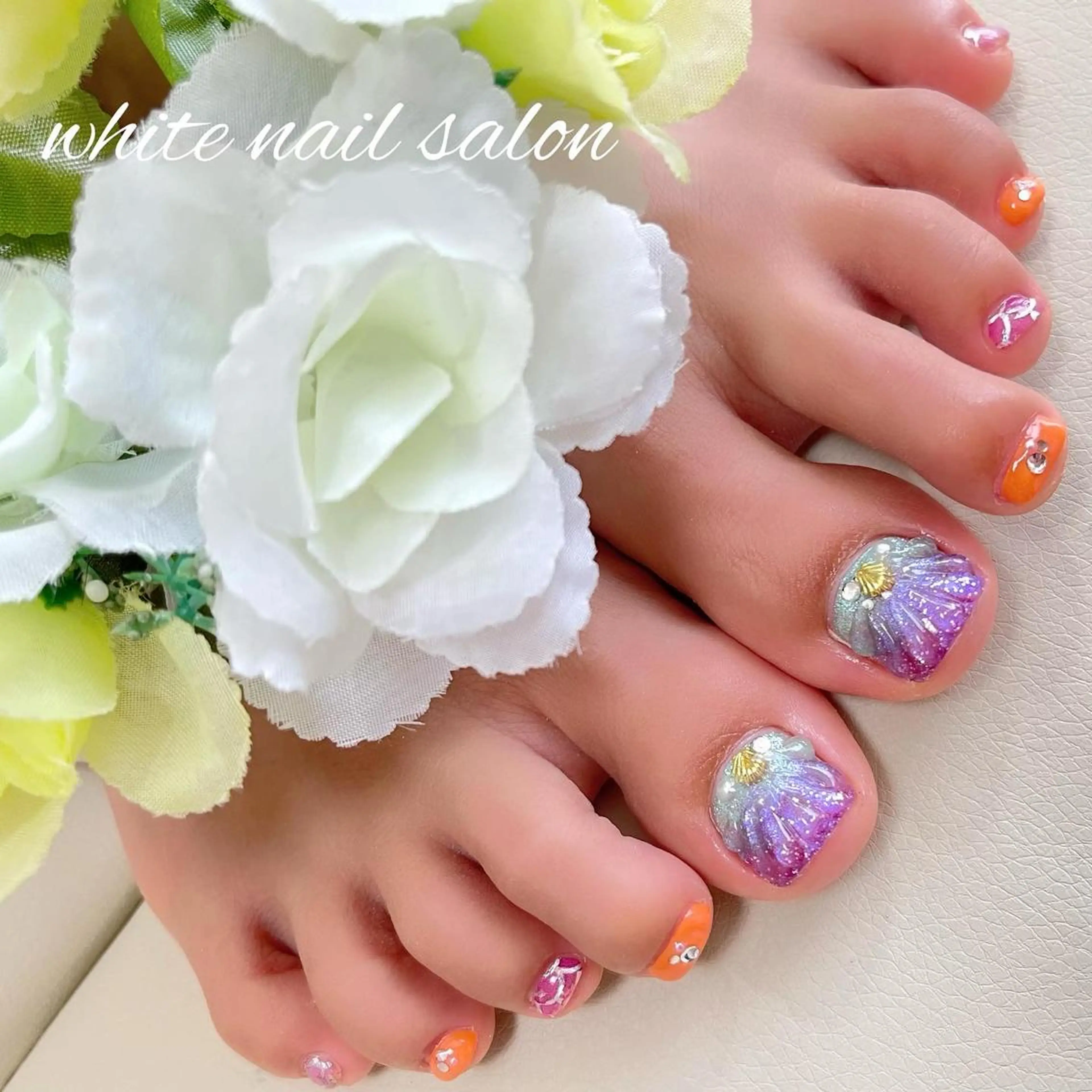 ネイル フットネイル ジェルネイル ハードジェル ラメ(グリッター) 持ち込み フットネイル white nail salonのネイルデザイン