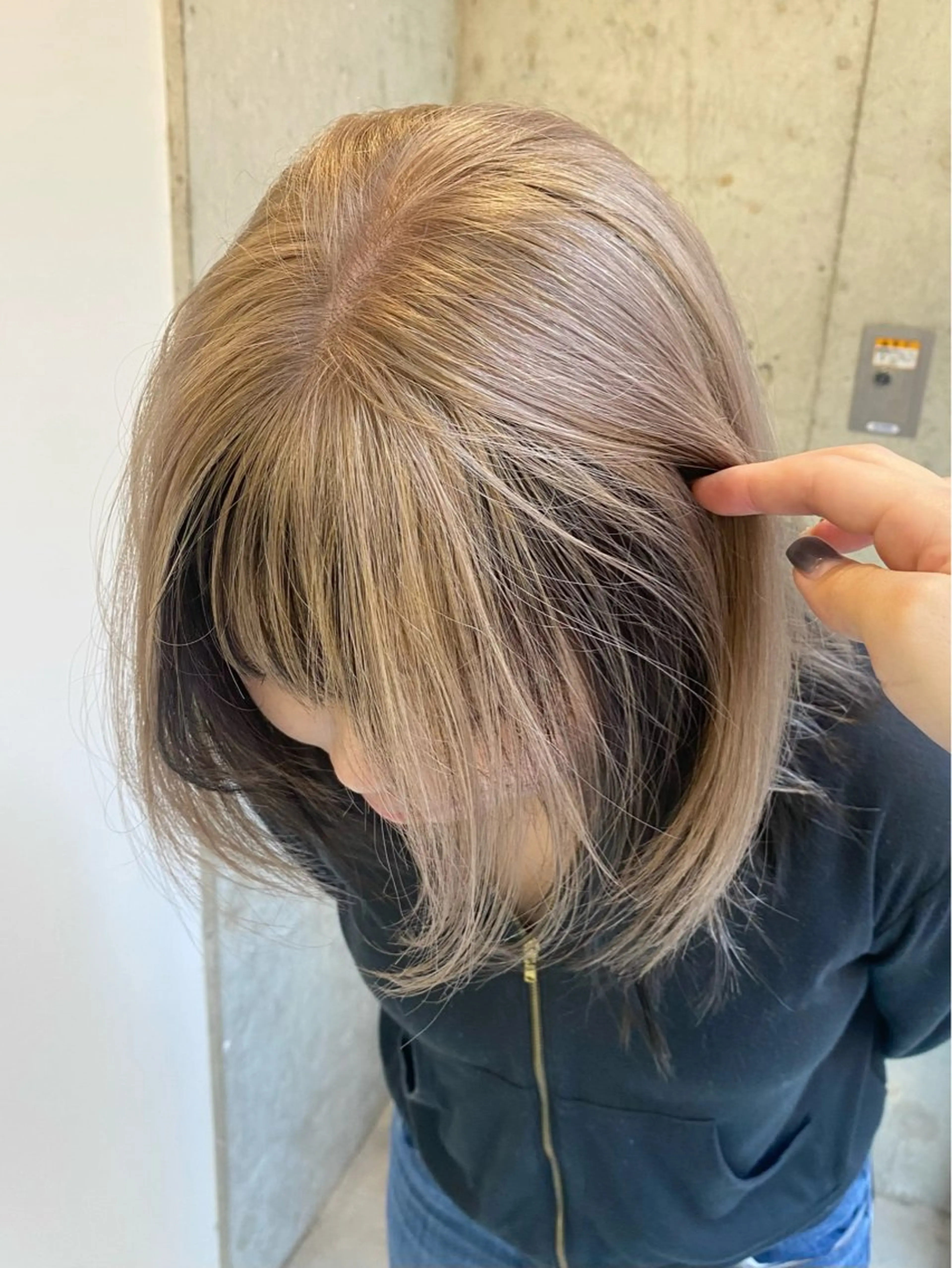 ミディアム カラー ベージュカラー🐑 レイヤー🤎塚原優芽のヘアスタイル