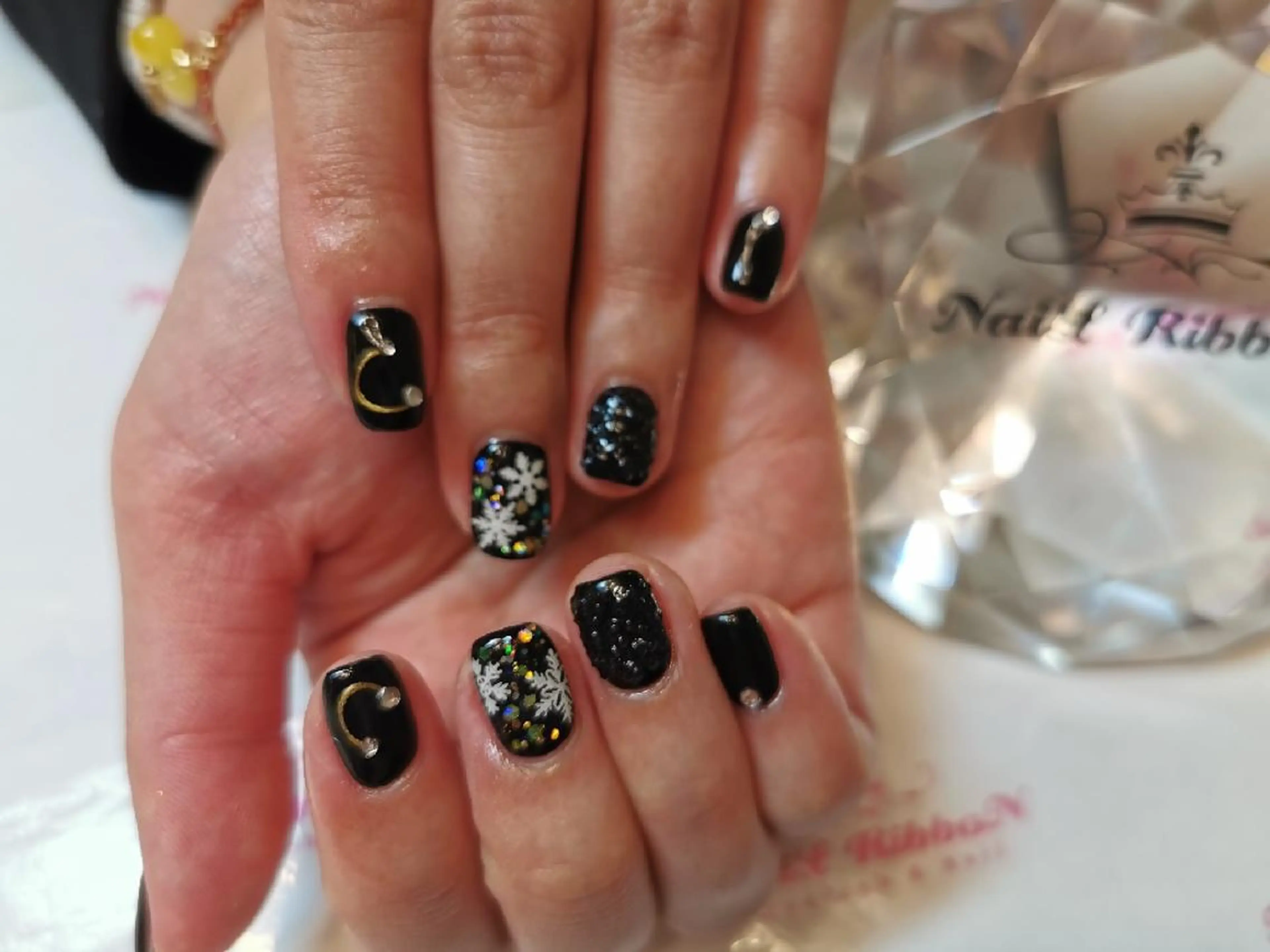 ネイル ネイルリボン 受付スタッフのネイルデザイン