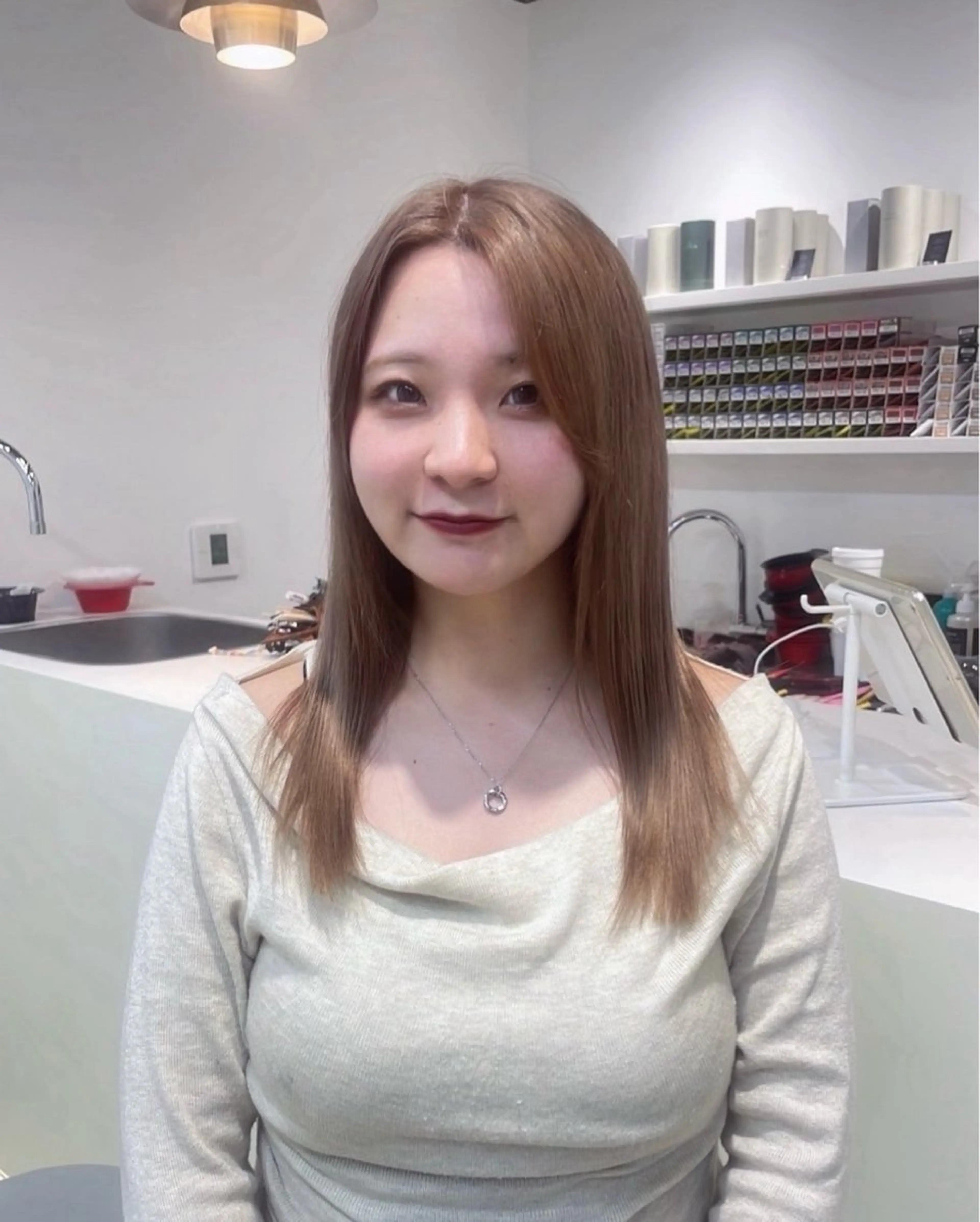 セミロング ヘアカラー mihane fit hueのヘアスタイル