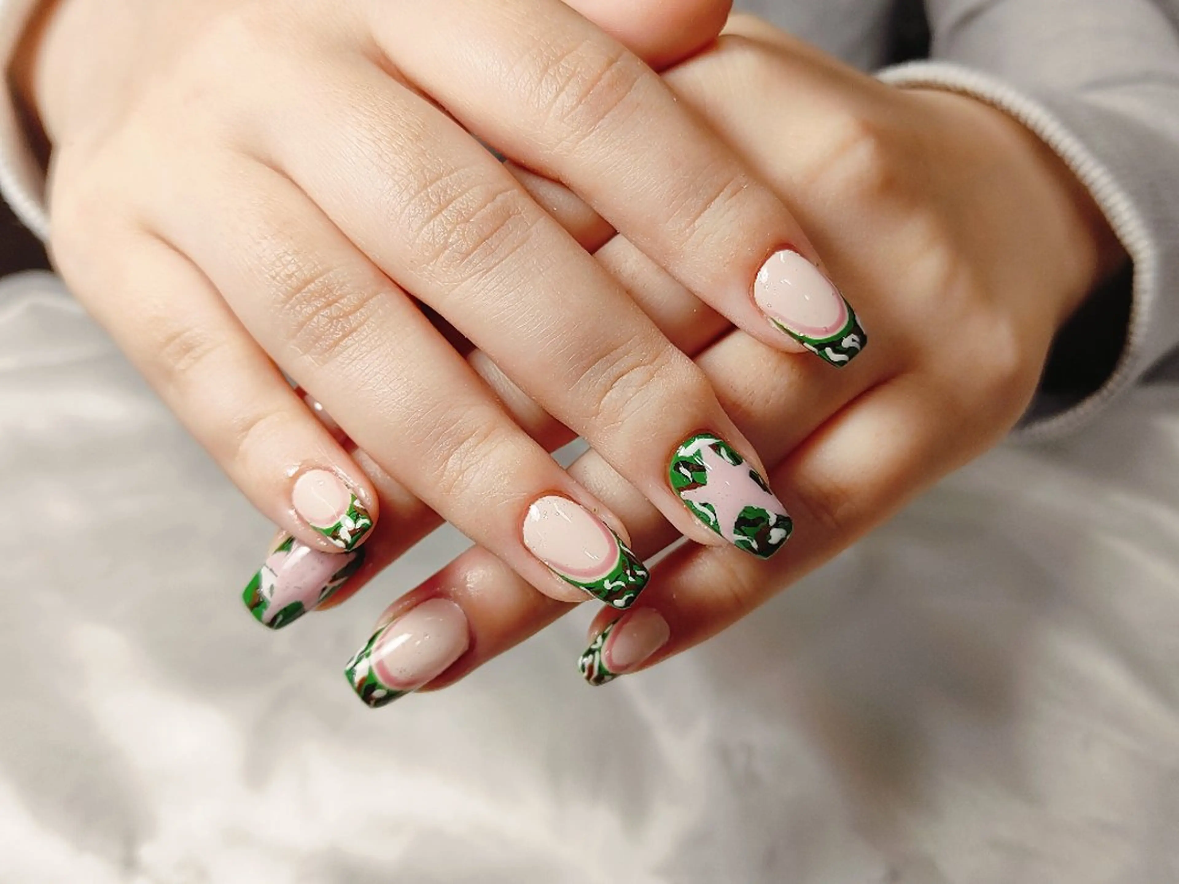 ネイル 成人式 フラッシュネイル フレンチネイル ジェルネイル グラデーション Umiko🪆 Nailのネイルデザイン