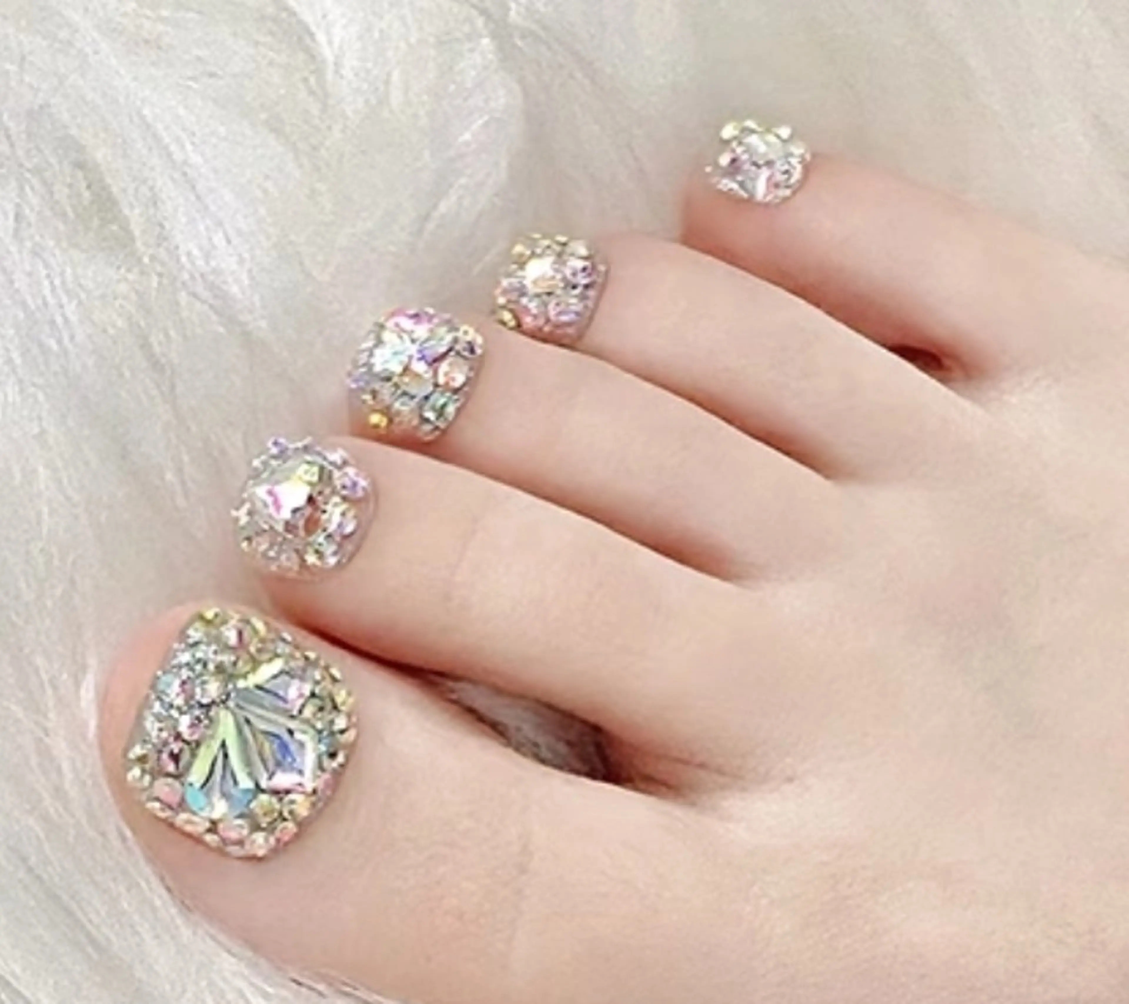 フットネイル・キラキラ🤩ストーン埋め尽くし￥６,000の写真