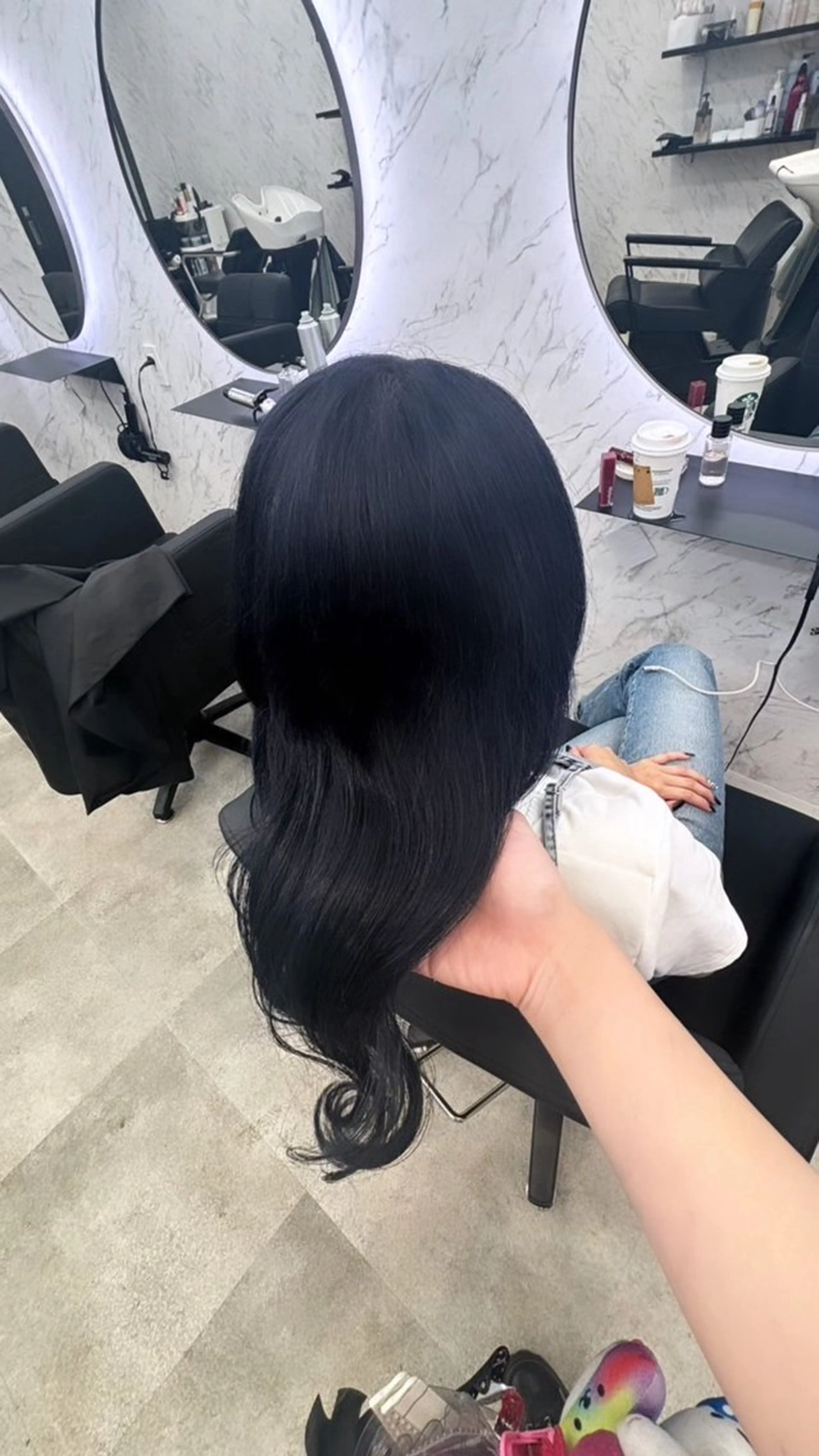 カラー 黒髪 ブルーカラー ブルーブラック 韓国風ヘア🎀🩶 /♡𝓝𝓸𝓪♡のヘアスタイル