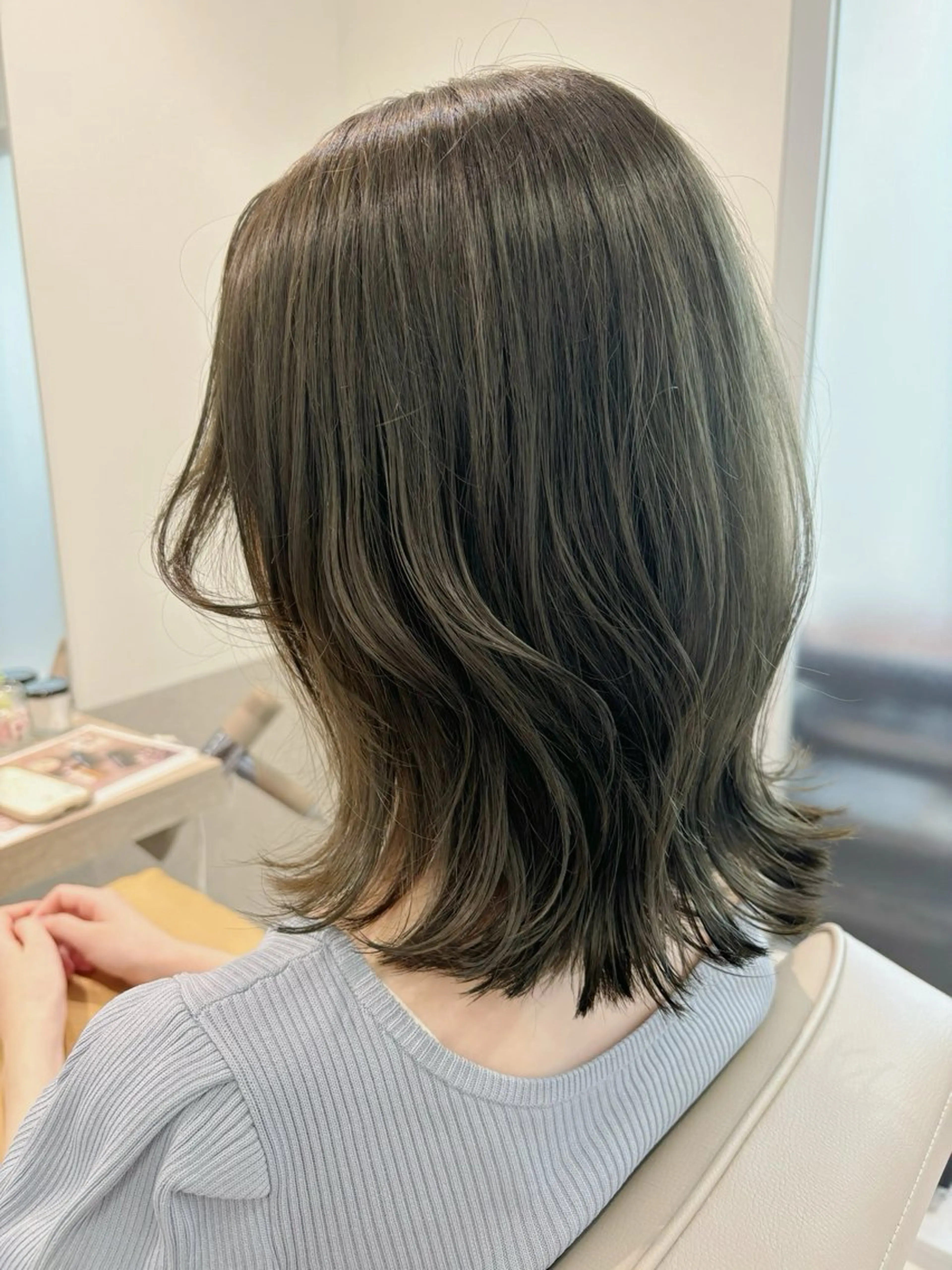 ミディアム カット ヘアカラー トリートメント ふわっとレイヤー 🪽スガヤハルミのヘアスタイル