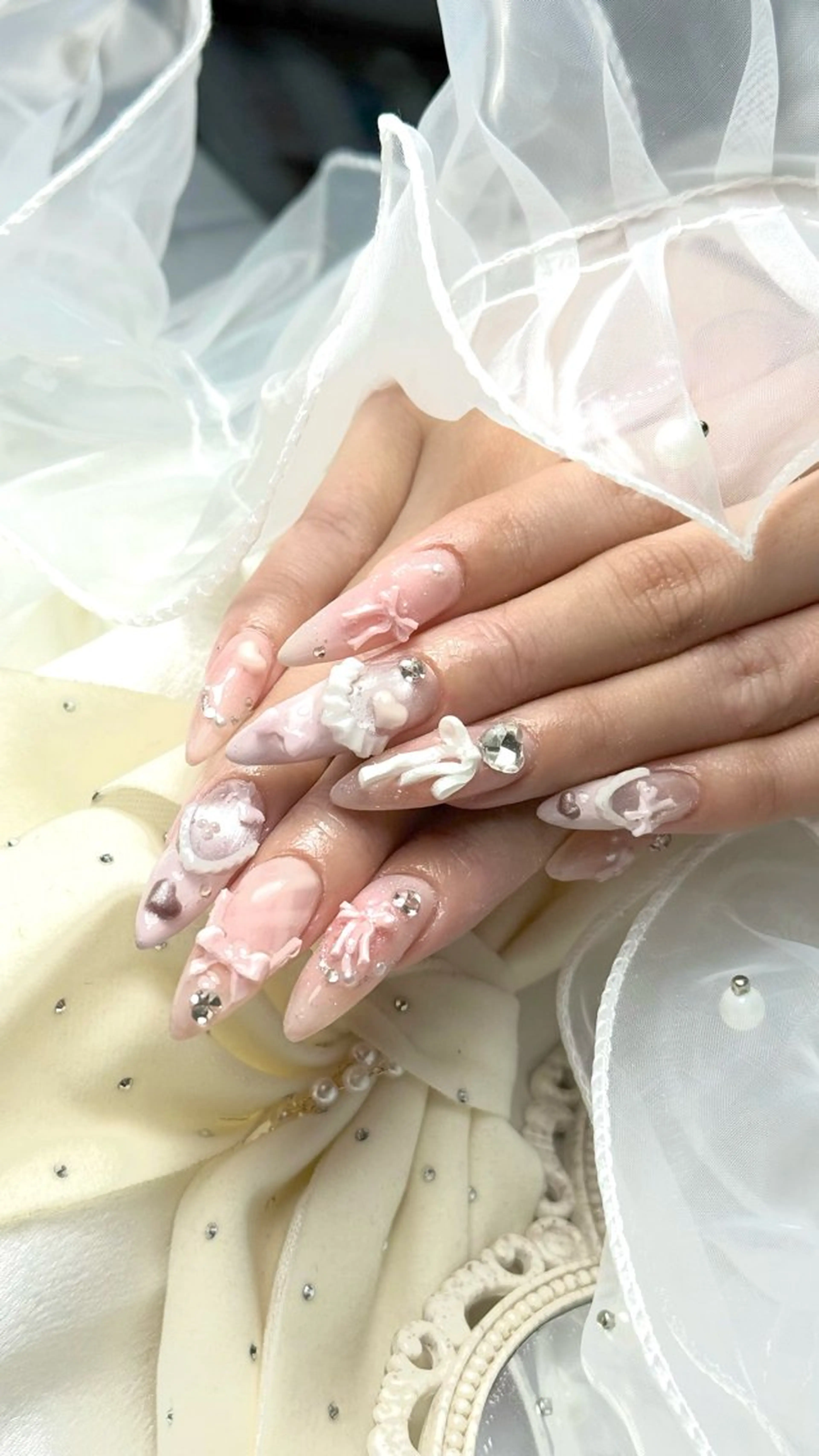 ネイル ハンドネイル ルシイ🎀新宿長さ 出しパーツ専門店のネイルデザイン