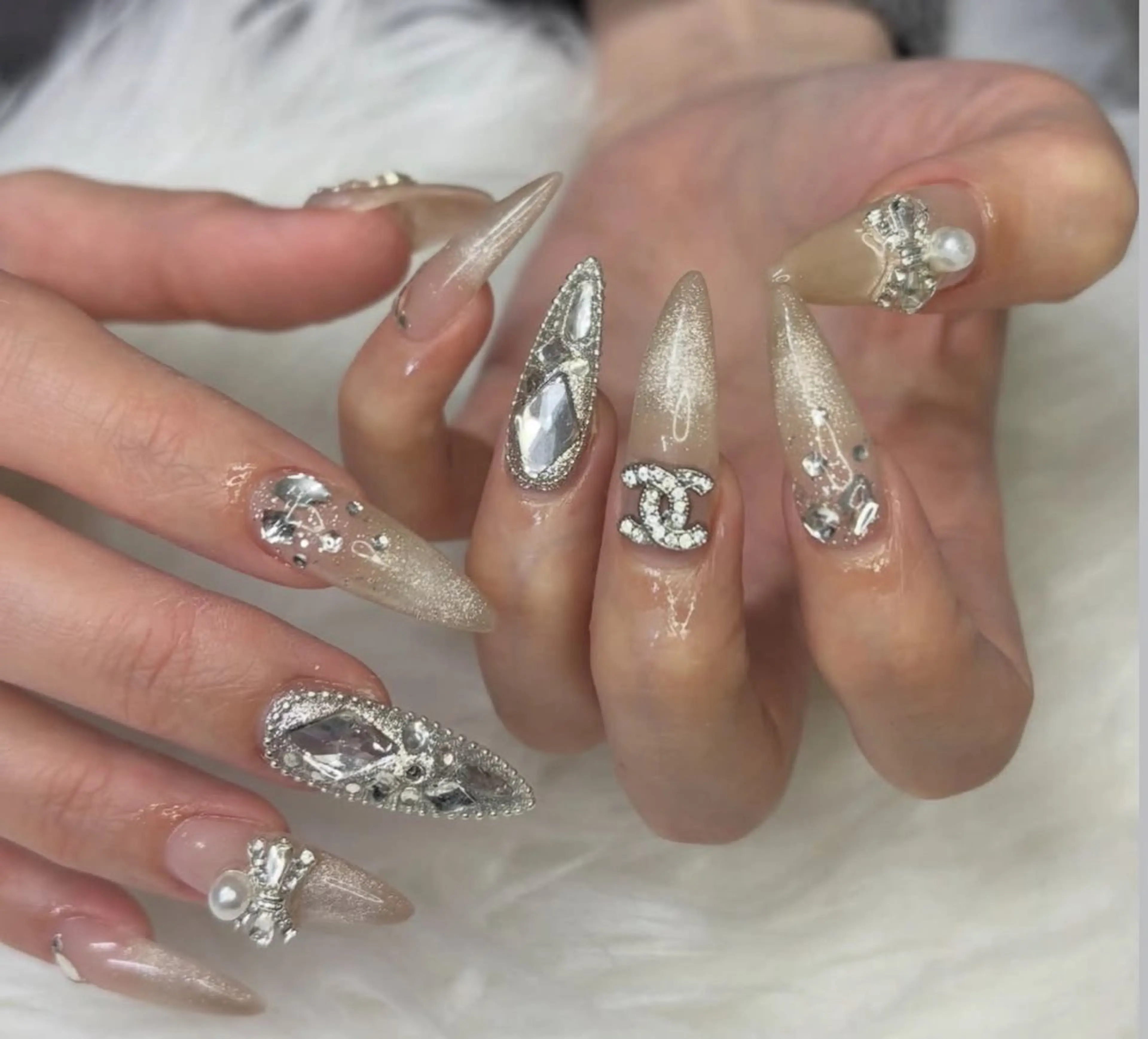 カラー グラデーションカラー ピンクカラー ハンドネイル AIN Nailのネイルデザイン