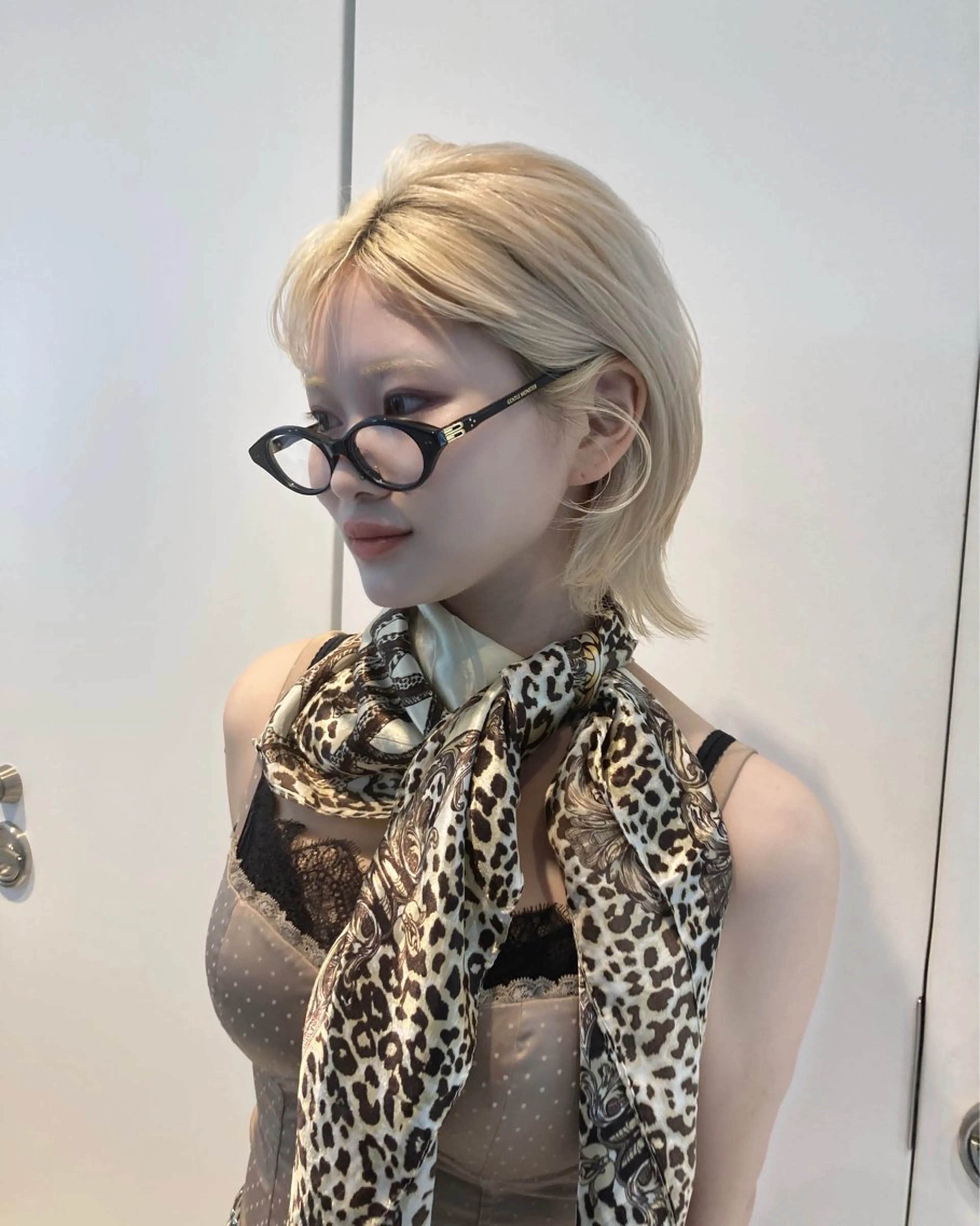 ショート ヘアカラー モヅメ モモエのヘアスタイル