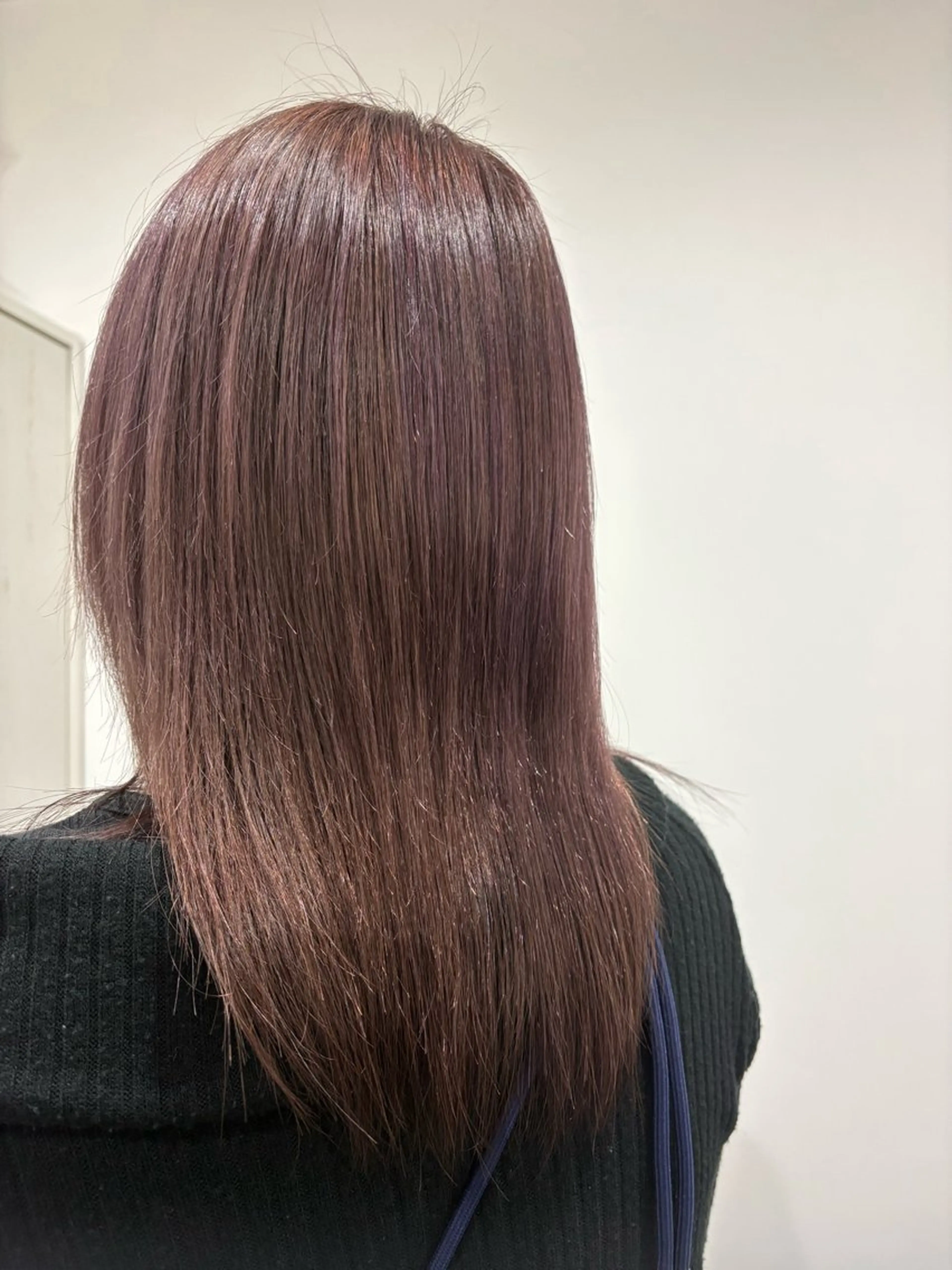 セミロング カラー ピンクカラー パープルカラー デート 臼井 いづみのヘアスタイル