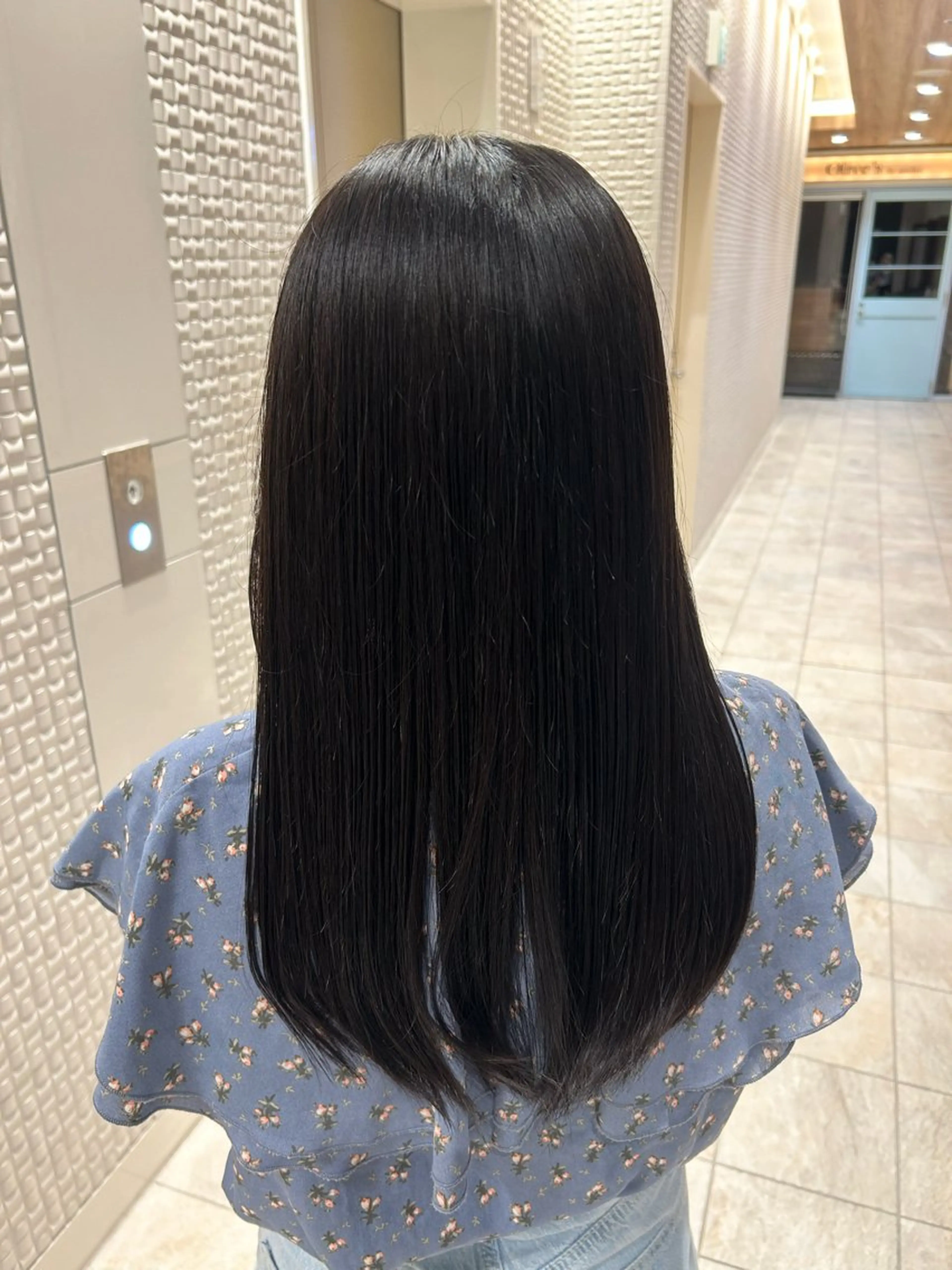 セミロング トリートメント ここな Un amiのヘアスタイル