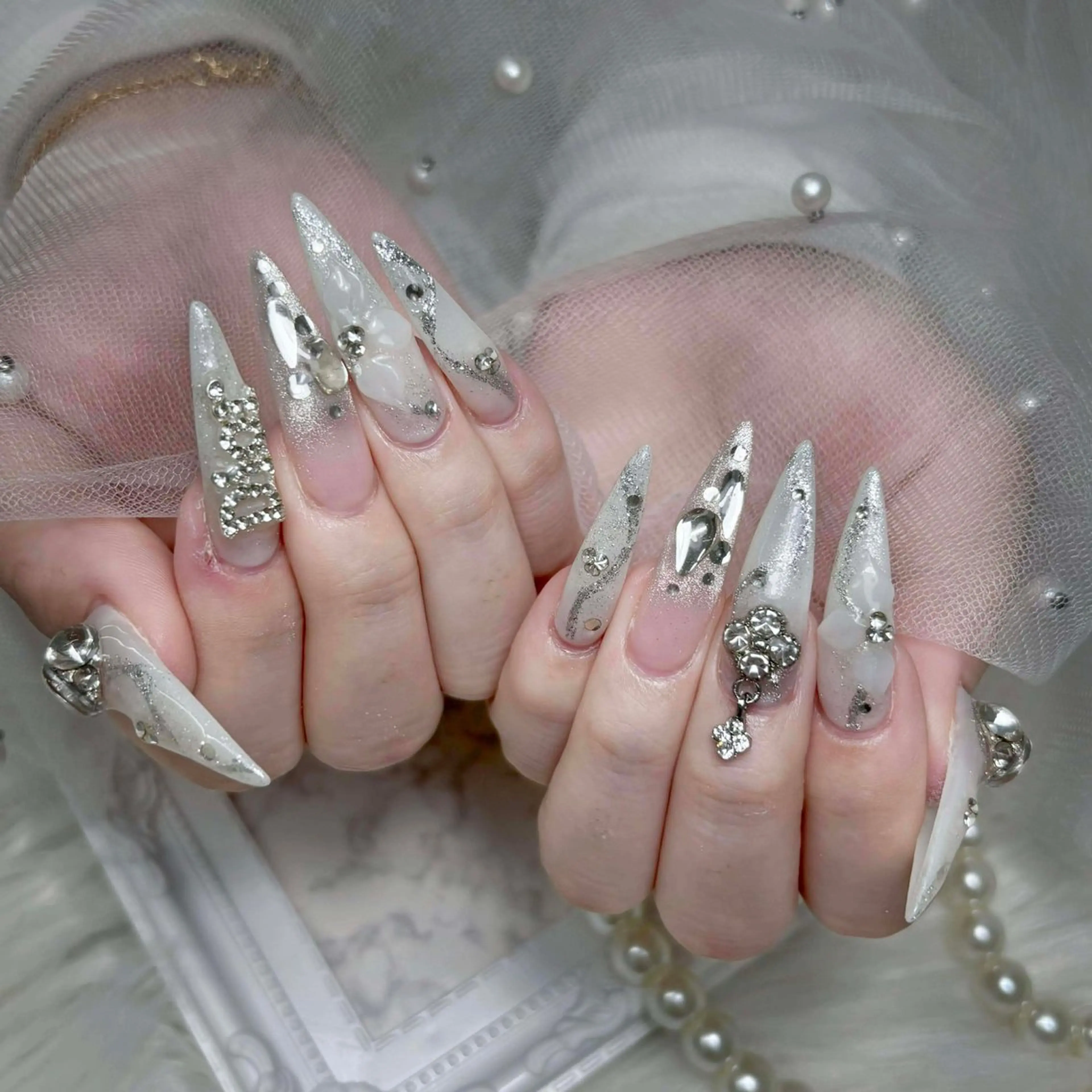 ネイル アートネイル 成人式 長さ出し ジェルネイル キラキラネイル ハンドネイル Nova Nailのネイルデザイン