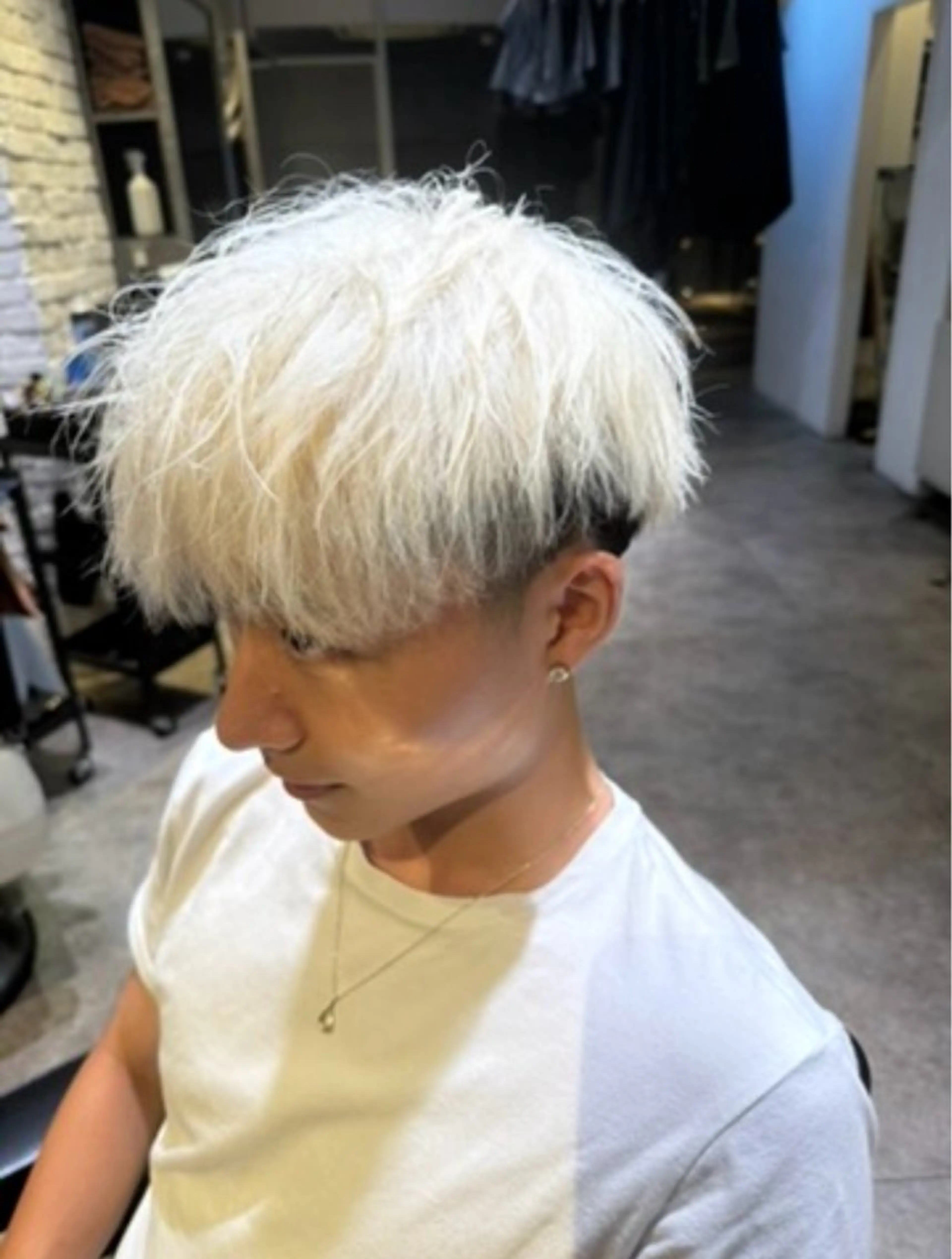 カラー ブリーチ 藪野 悠のヘアスタイル