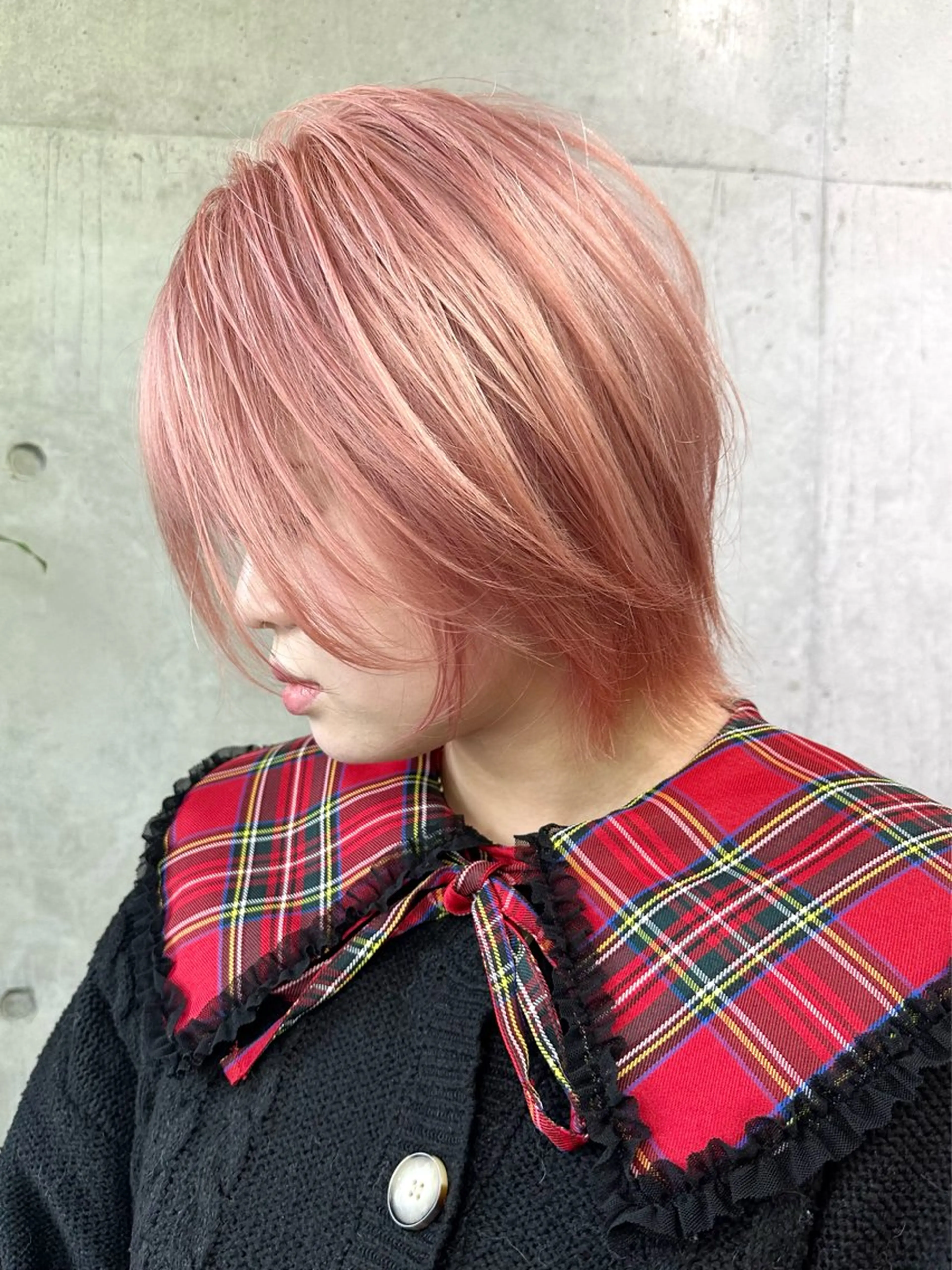 ショート カラー ピンクカラー ホワイトピンク ヘアカラー 名古屋のピンク好き かずくん🦩のヘアスタイル