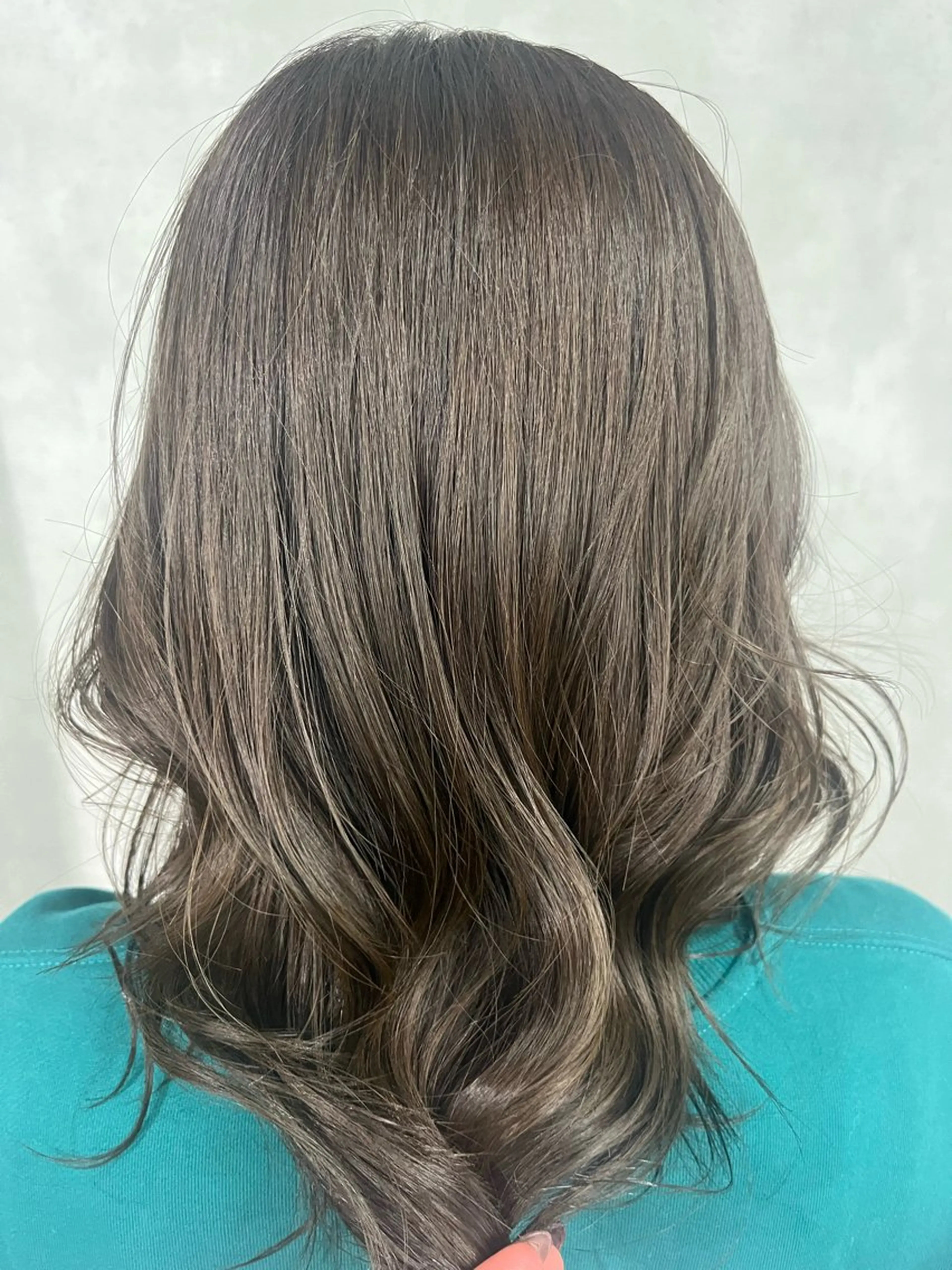 セミロング カラー グレージュ オリーブグレージュ オリーブグレー anon Loemのヘアスタイル